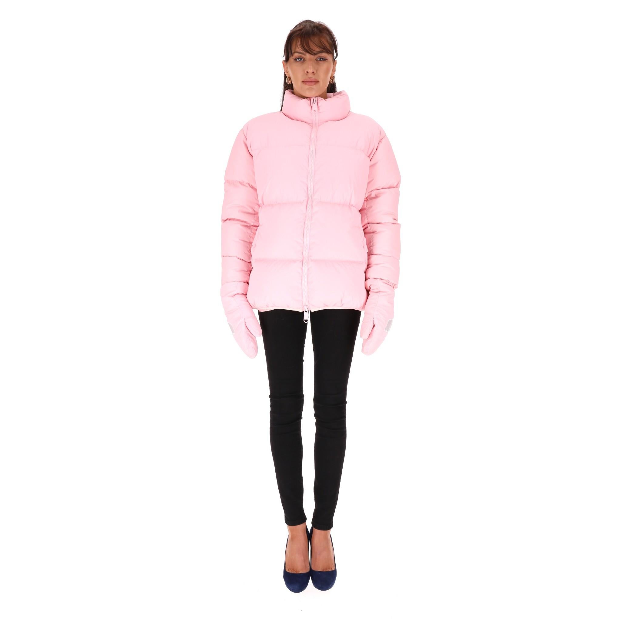 Nicopanda Uptown Puffer Jacket With Mittens

Baby pink puffer jacket filled with down and feathers.

Detailed with a turtleneck that features branded detailing at the back.

Featuring matching mittens with white logo embroidery.

Styled with centre