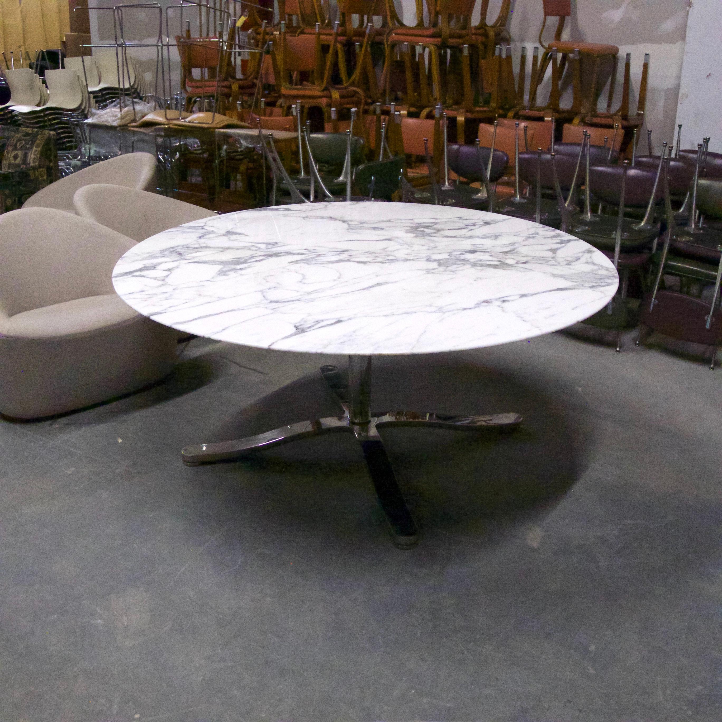 Beveled Monumental Nicos Zographos 5' Round Calacatta Marble Dining or Conference Table 
