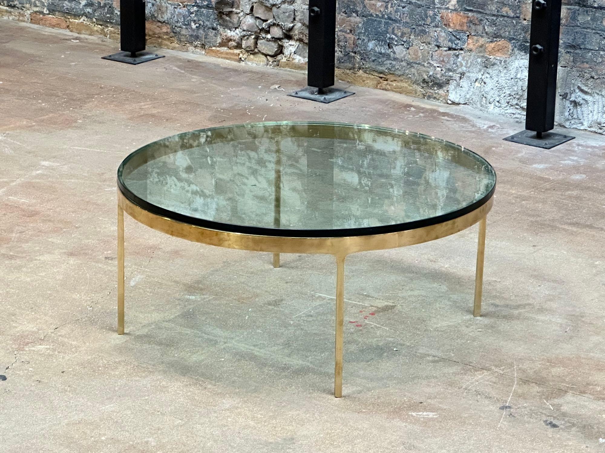 Mid-Century Modern Table basse en laiton et verre Nicos Zographos, 1970 en vente