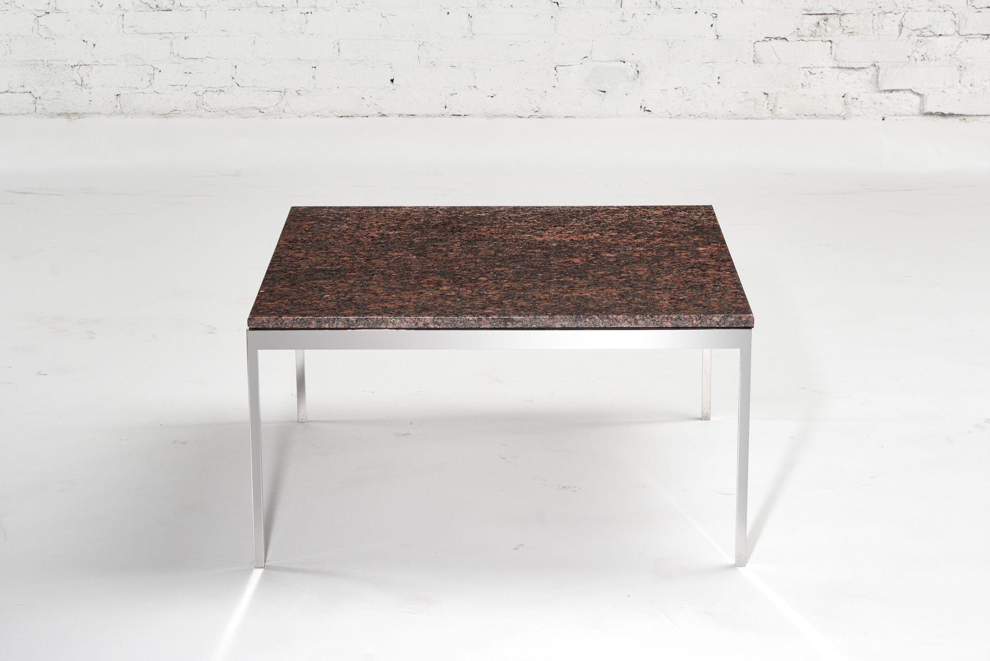 Nicos Zographos Couchtisch aus braunem Granit und Edelstahl, 1970 (Moderne der Mitte des Jahrhunderts) im Angebot