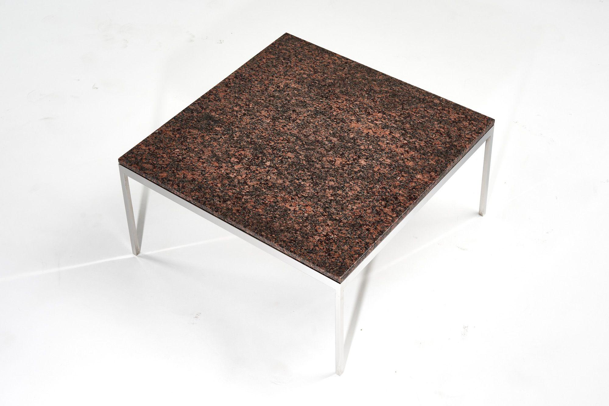 Américain Table basse en granit brun et acier inoxydable Nicos Zographos, 1970 en vente