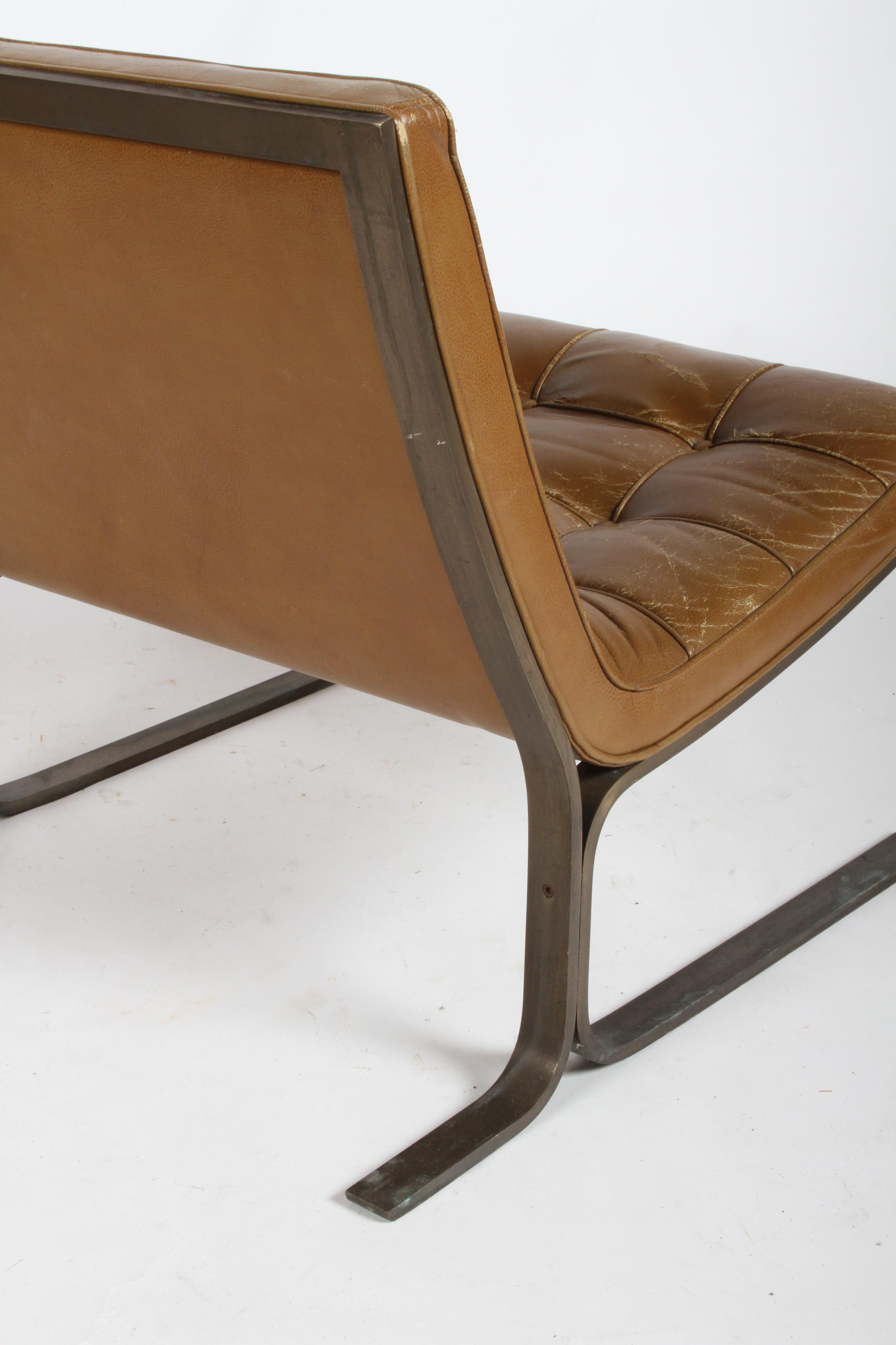 Milieu du XXe siècle Chaise longue CH28 Cantilever en cuir Carmel Nicos Zographos en vente