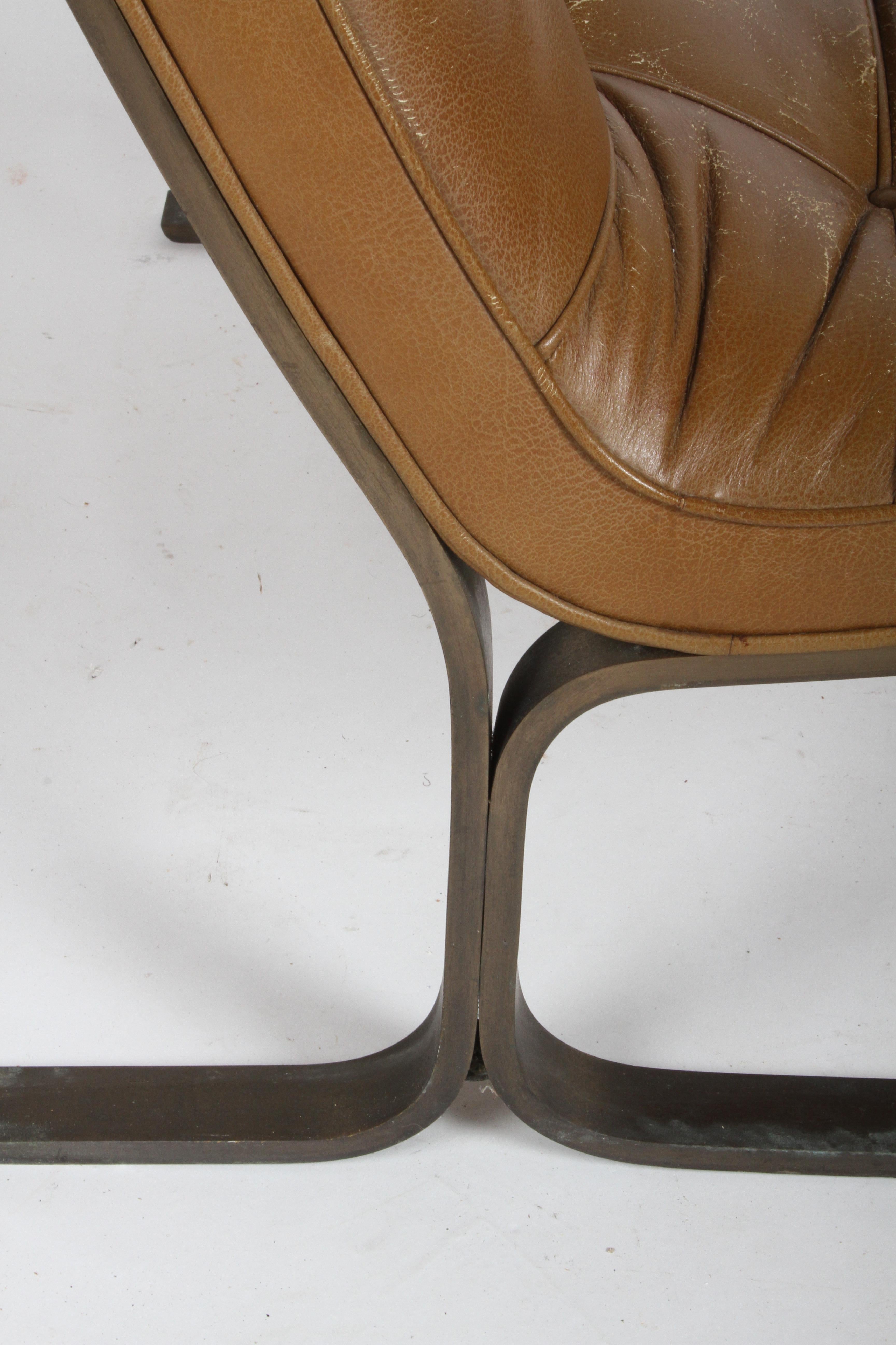 Nicos Zographos Cantilever Bronze Base Lounge Chair CH28 in Carmel Leather In Good Condition For Sale In St. Louis, MO