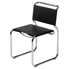 Silla Bauhaus «Nicos Zographos CH66» de metal y cuero, diseñada por Karakter para Cassina