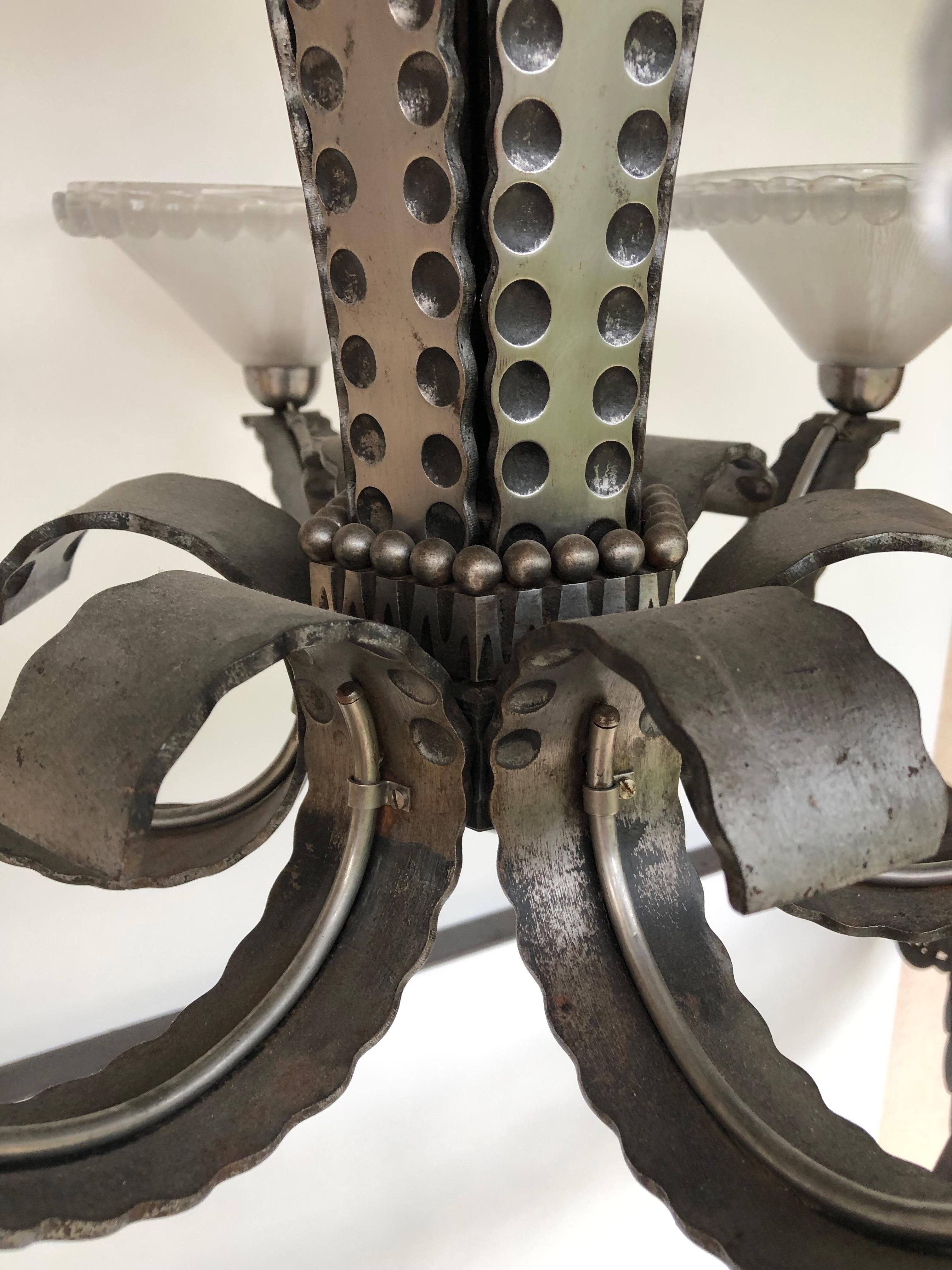 Lampadario Nics in ferro battuto Art Déco in vendita 3