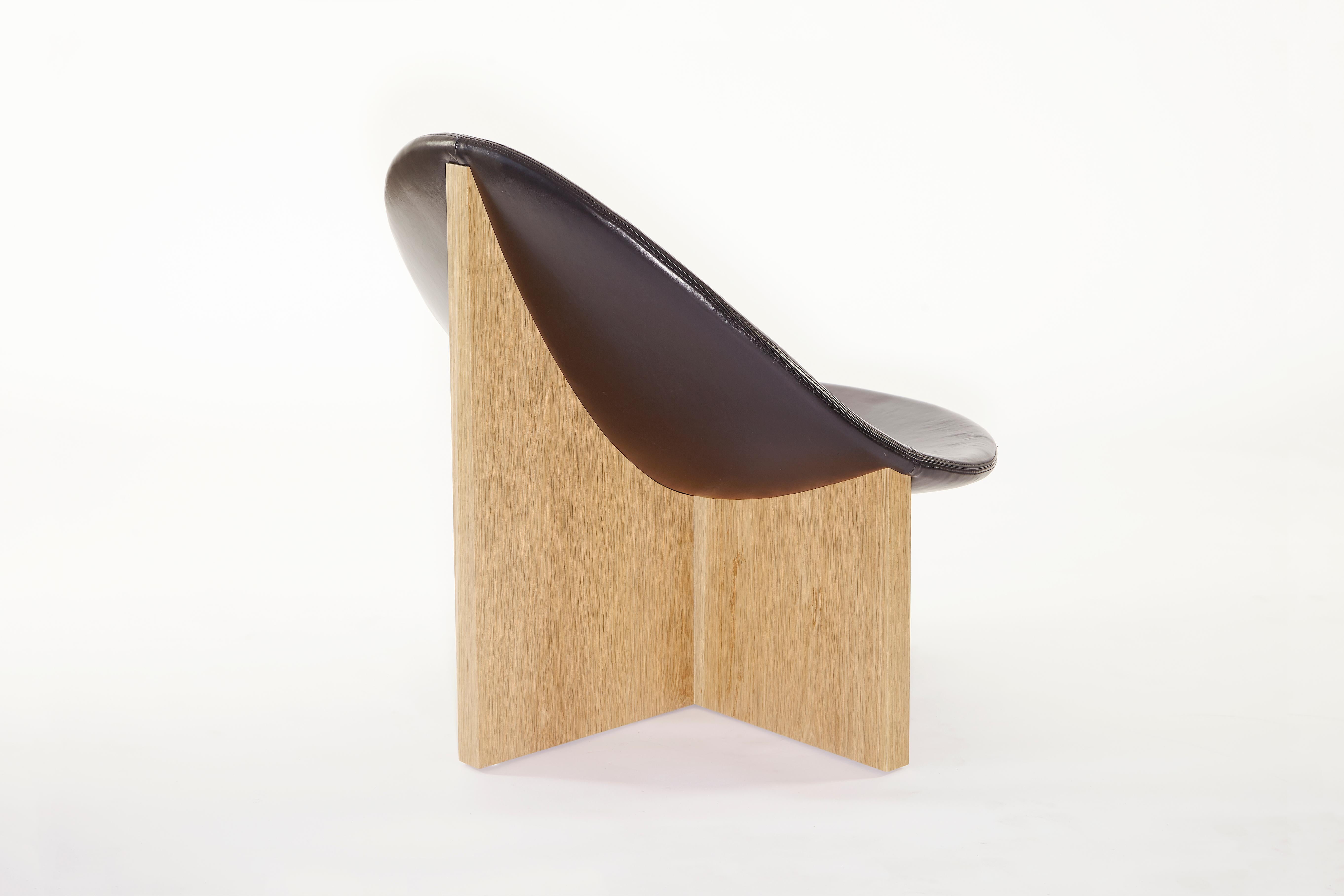 Leather Nido Black in Black Oak Lounge Chair by Estudio Persona
