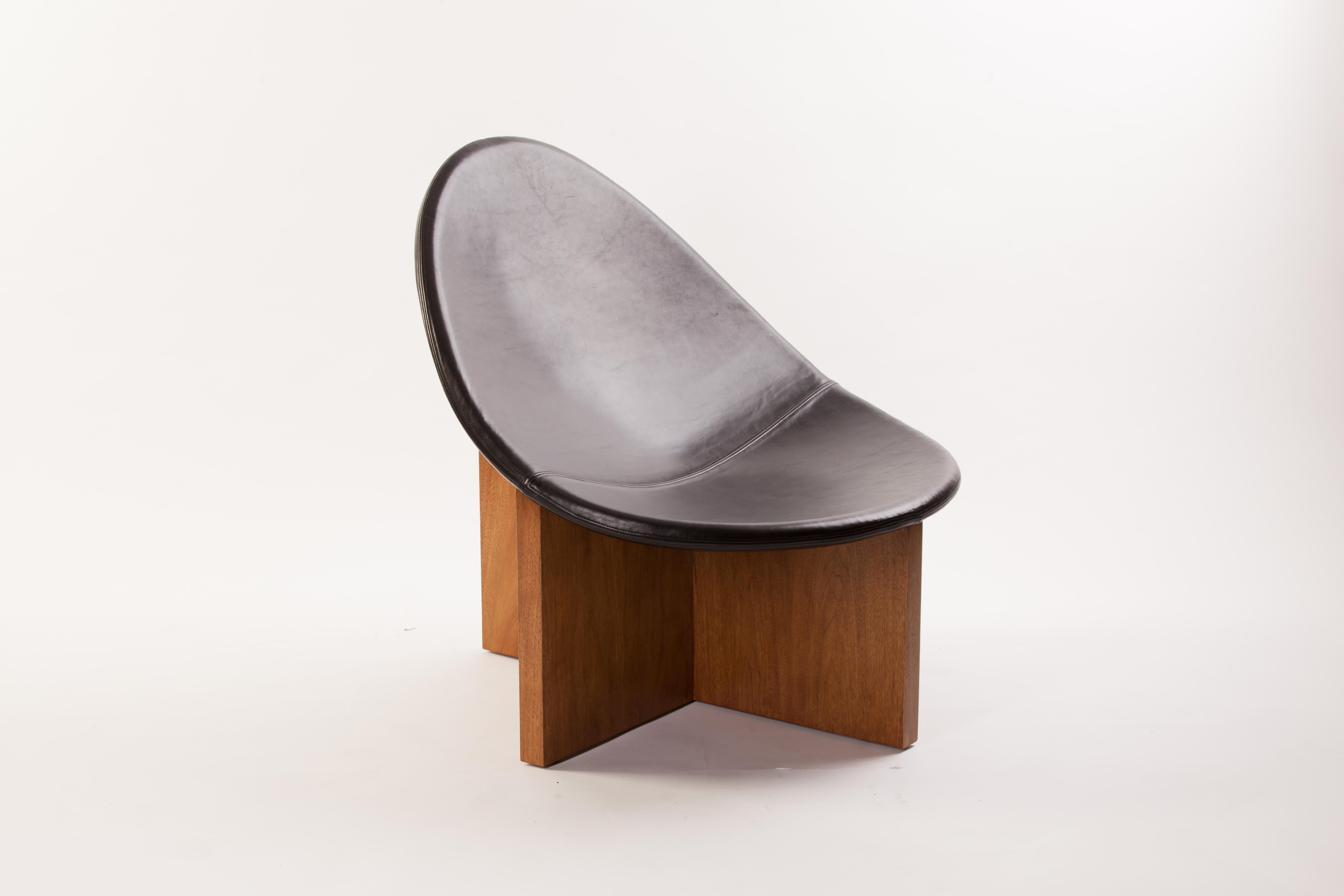 Modern Nido Black in Walnut Lounge Chair by Estudio Persona
