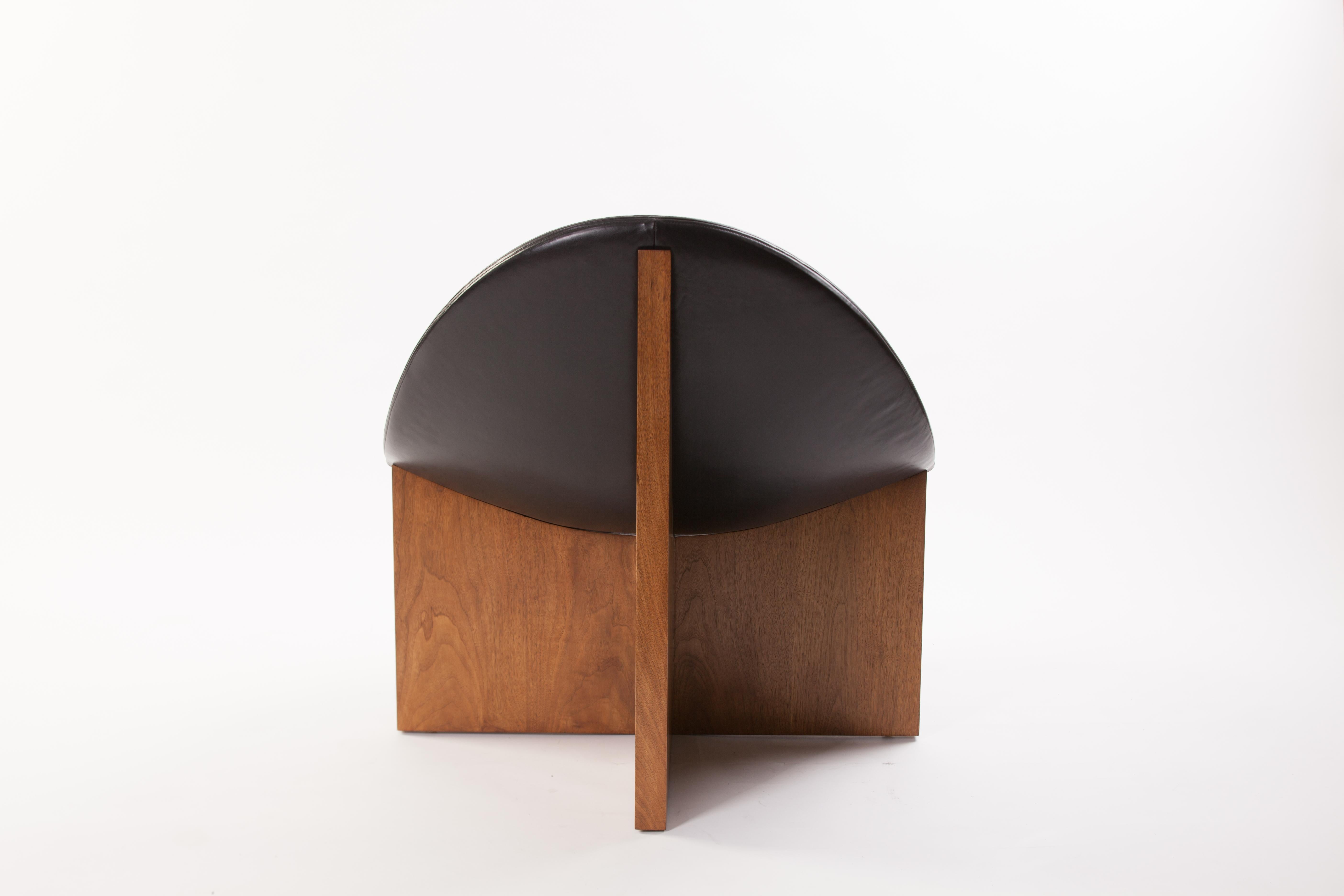Leather Nido Black in Walnut Lounge Chair by Estudio Persona