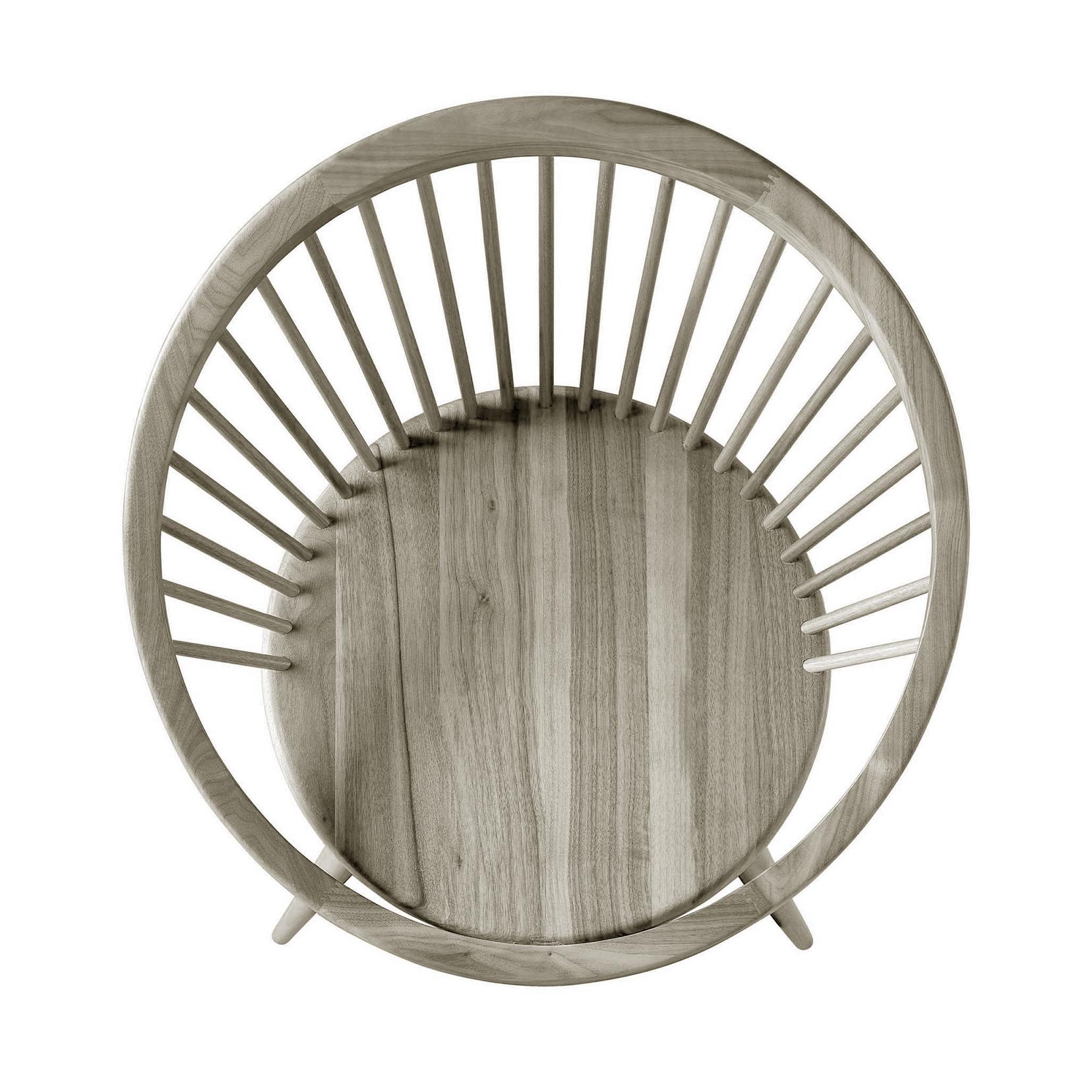 Nido-Stuhl aus Massivholz, Nussbaum in handgefertigter naturgrauer Oberfläche, zeitgenössisch (Geölt) im Angebot