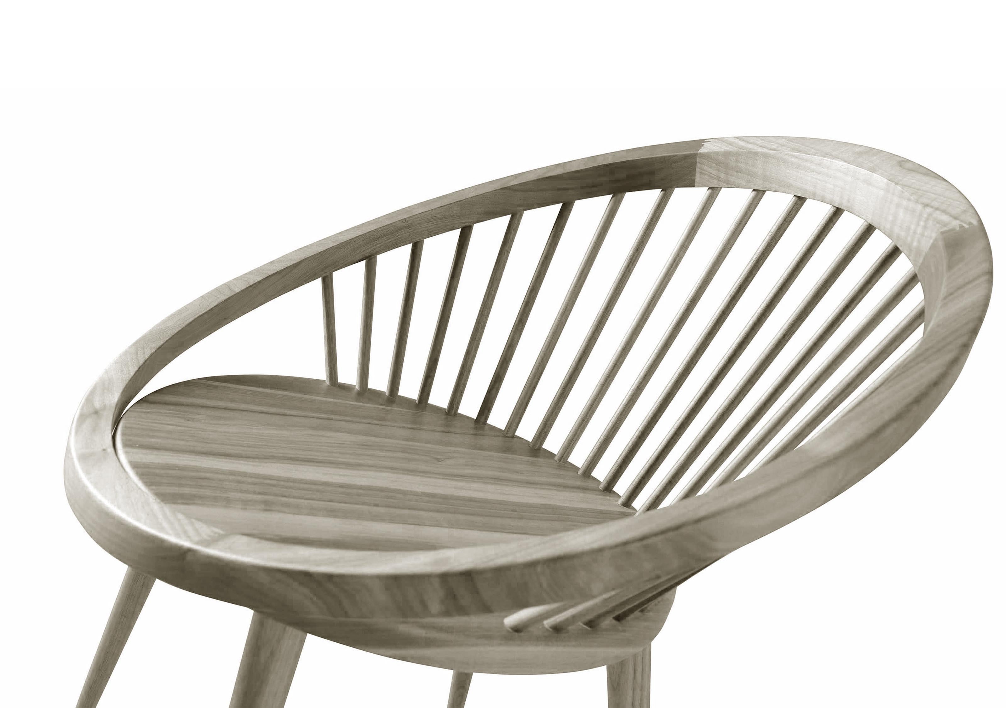 Nido-Stuhl aus Massivholz, Nussbaum in handgefertigter naturgrauer Oberfläche, zeitgenössisch (21. Jahrhundert und zeitgenössisch) im Angebot