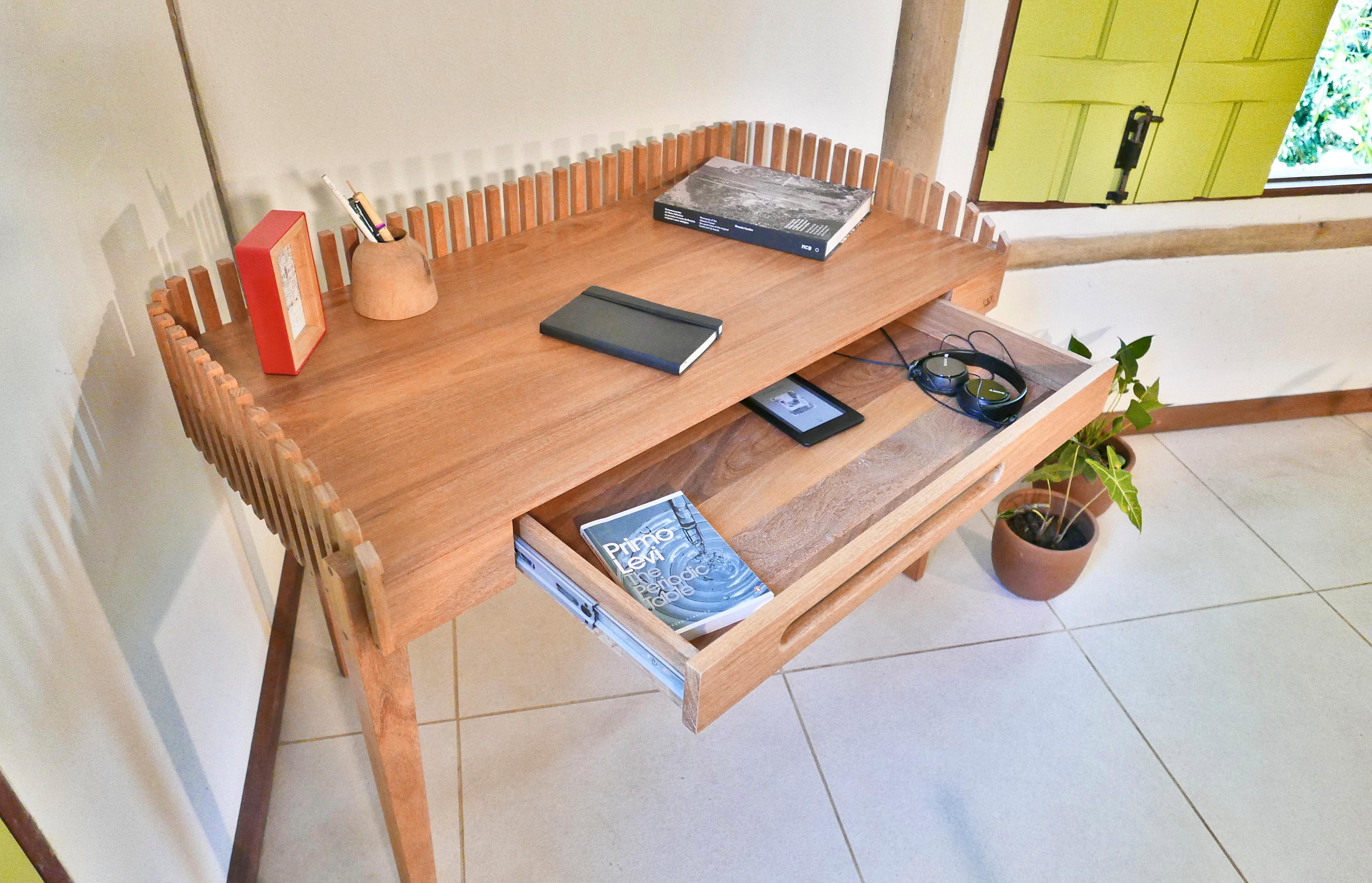 Hand-Crafted 'Nido' Mid-Century Modern style Desk in Brazilian Hardwood by Knót Artesanal For Sale