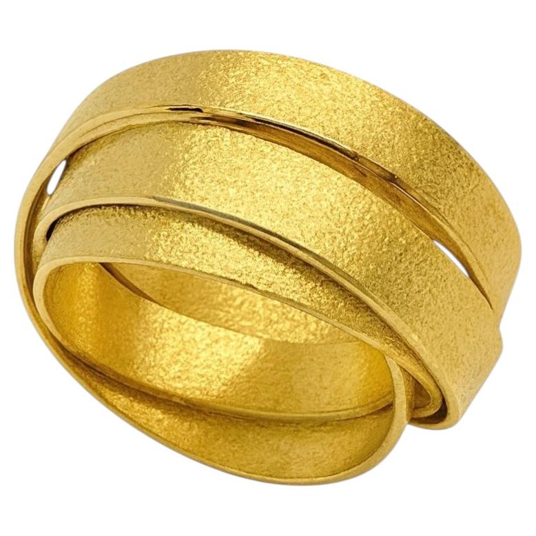 „Nido“-Ring aus 18-karätigem Gelbgold von Lucía Rovira