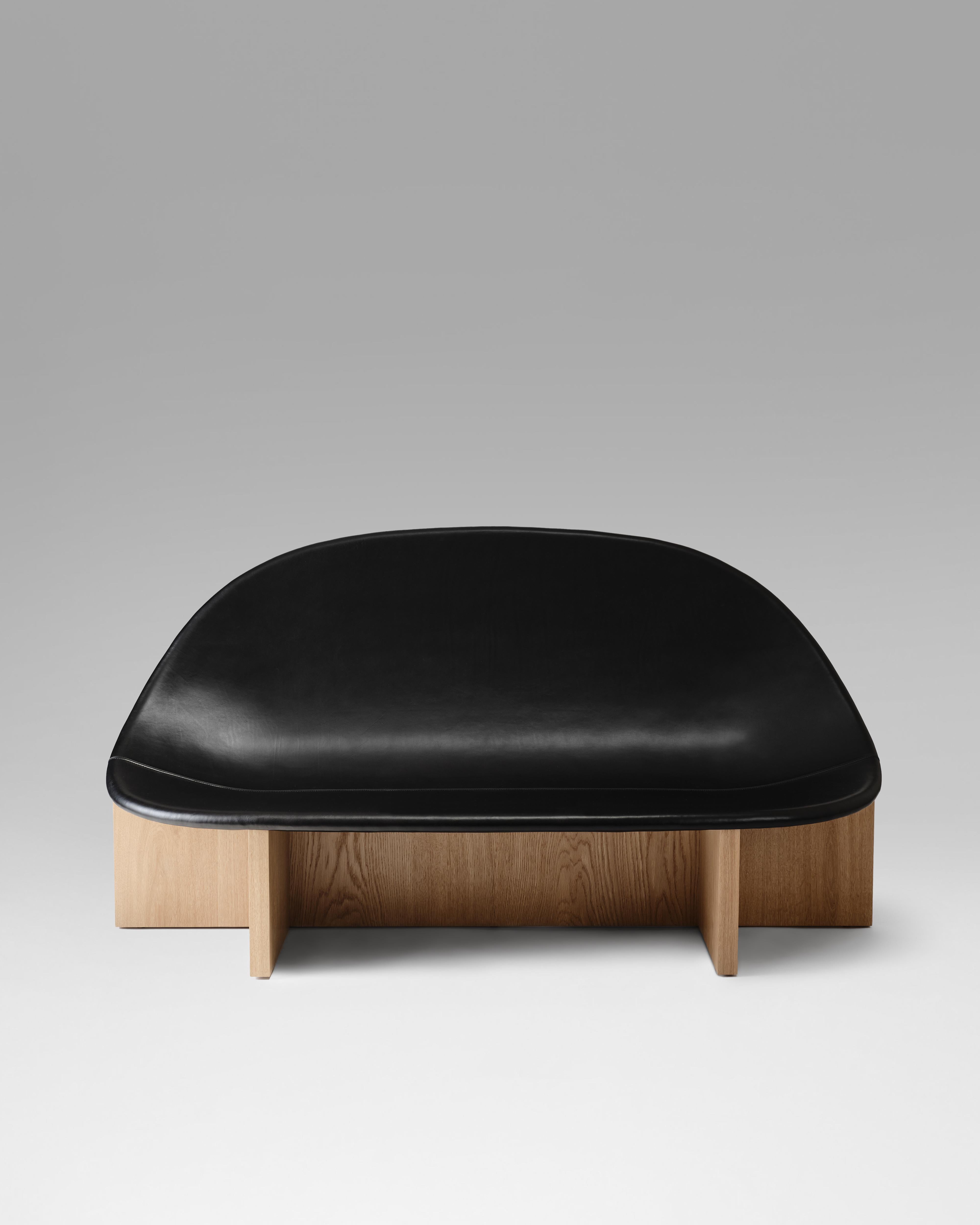 NIDO Sofa in Solid Walnut and Maharam Wool Velvet Upholstery For Sale 2