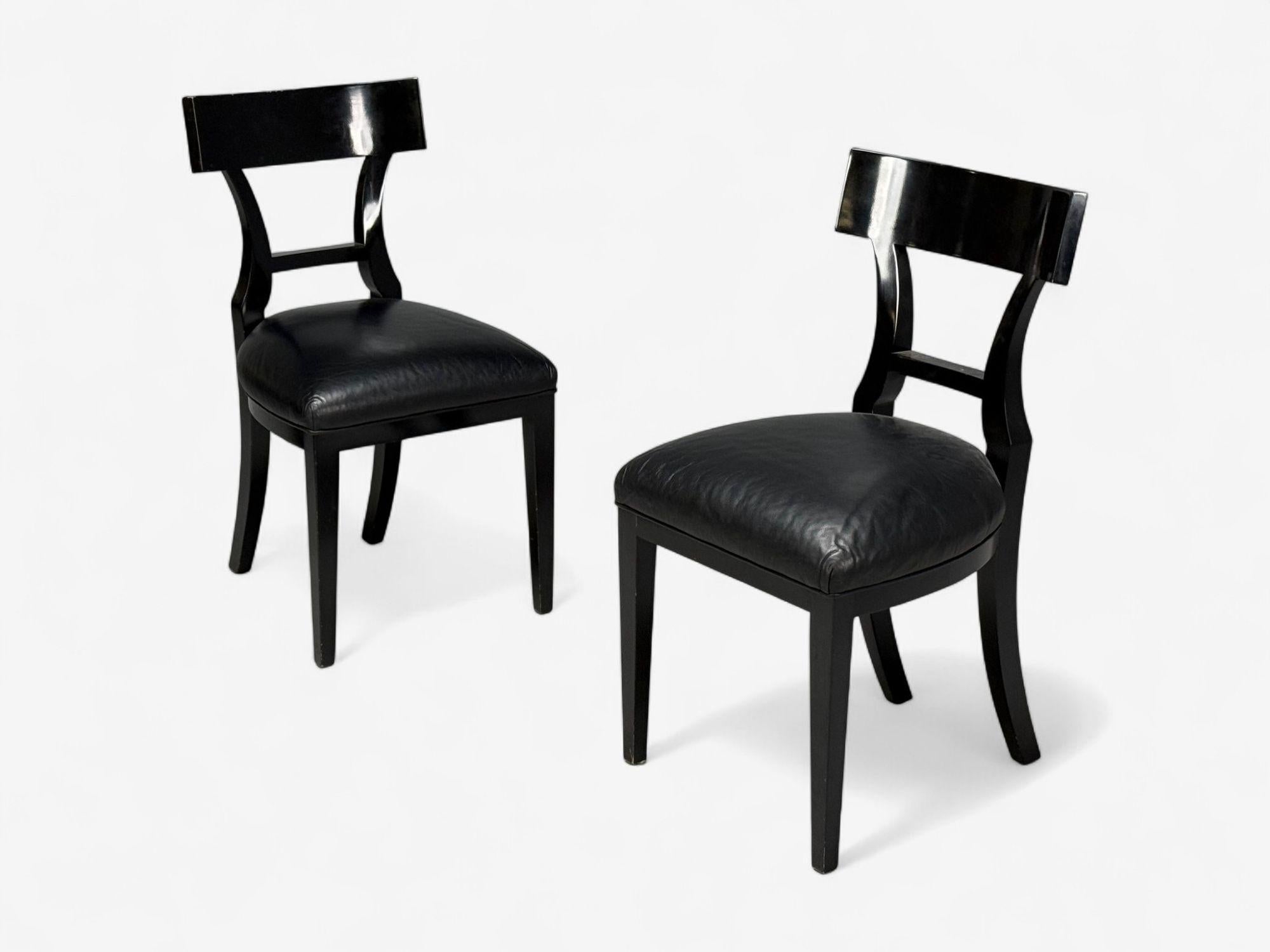 Niedermaier, Ebonized Wood, Leather, Klismos Dining Chairs, USA, 21st C. (Moderne der Mitte des Jahrhunderts) im Angebot