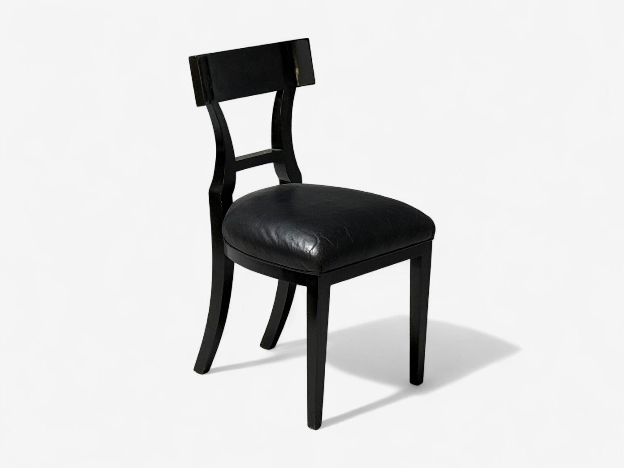 Niedermaier, Ebonized Wood, Leather, Klismos Dining Chairs, USA, 21st C. im Zustand „Gut“ im Angebot in Manhasset, NY