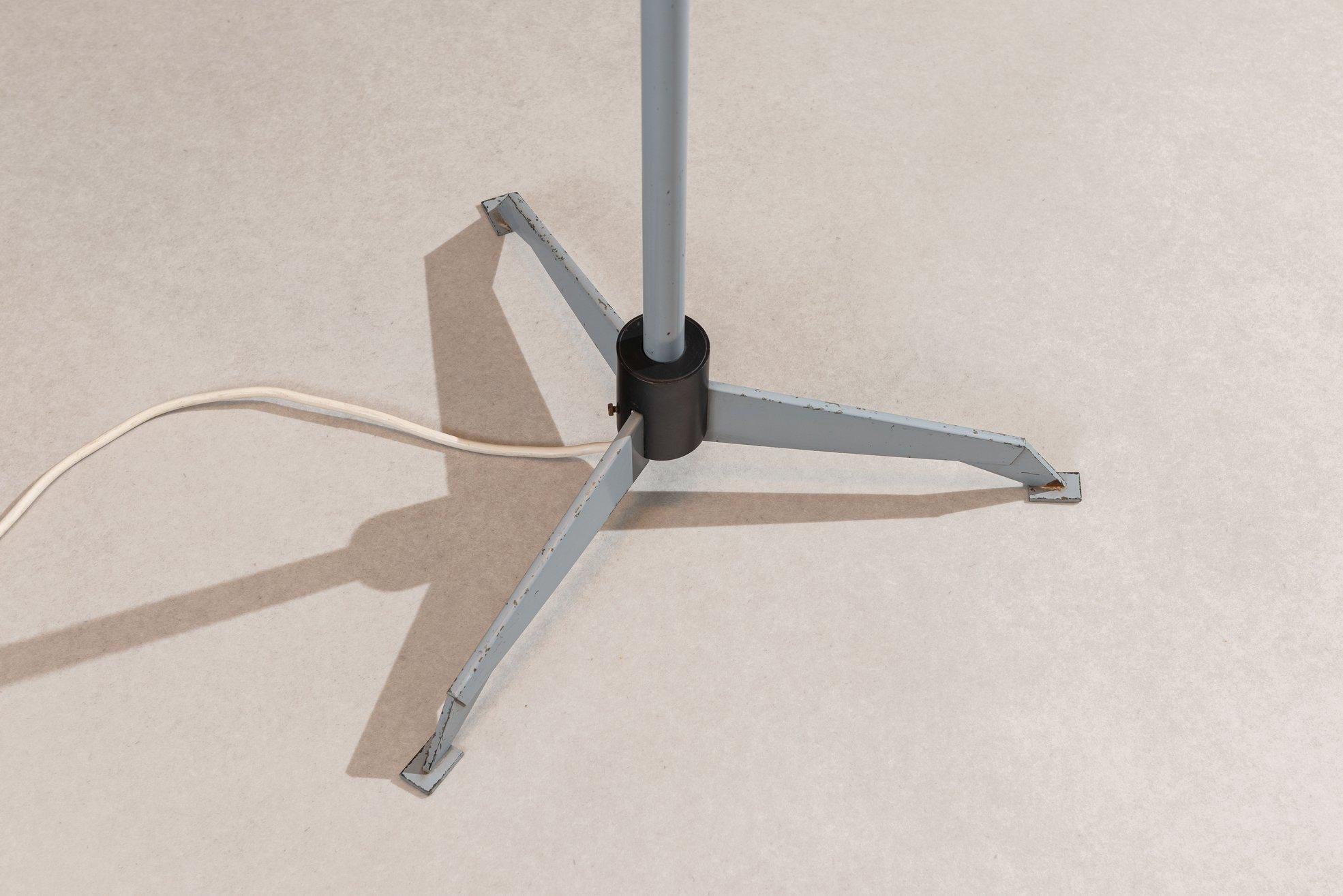 Niek Hiemstra 'ST-7128' Stehleuchte Evolux Die Niederlande 1950 im Angebot 2