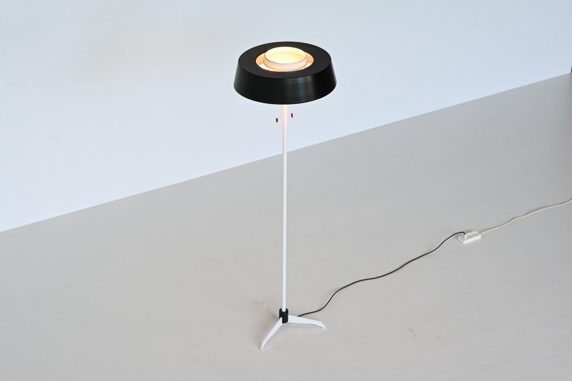 Lacquered Niek Hiemstra ST 7128 Floor Lamp Hiemstra Evolux the Netherlands, 1950