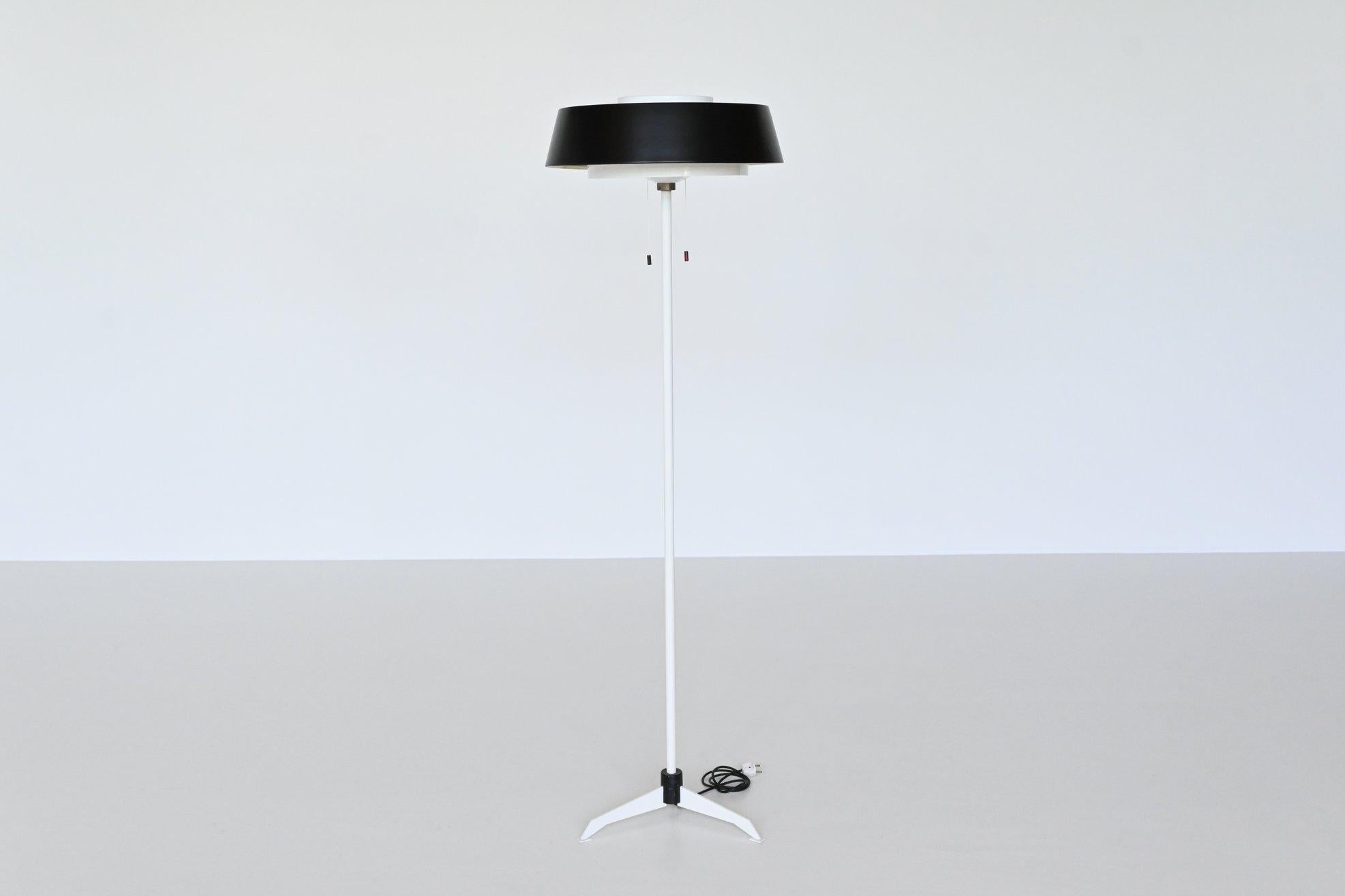 Niek Hiemstra ST 7128 Floor Lamp Hiemstra Evolux the Netherlands, 1950 In Good Condition In Etten-Leur, NL