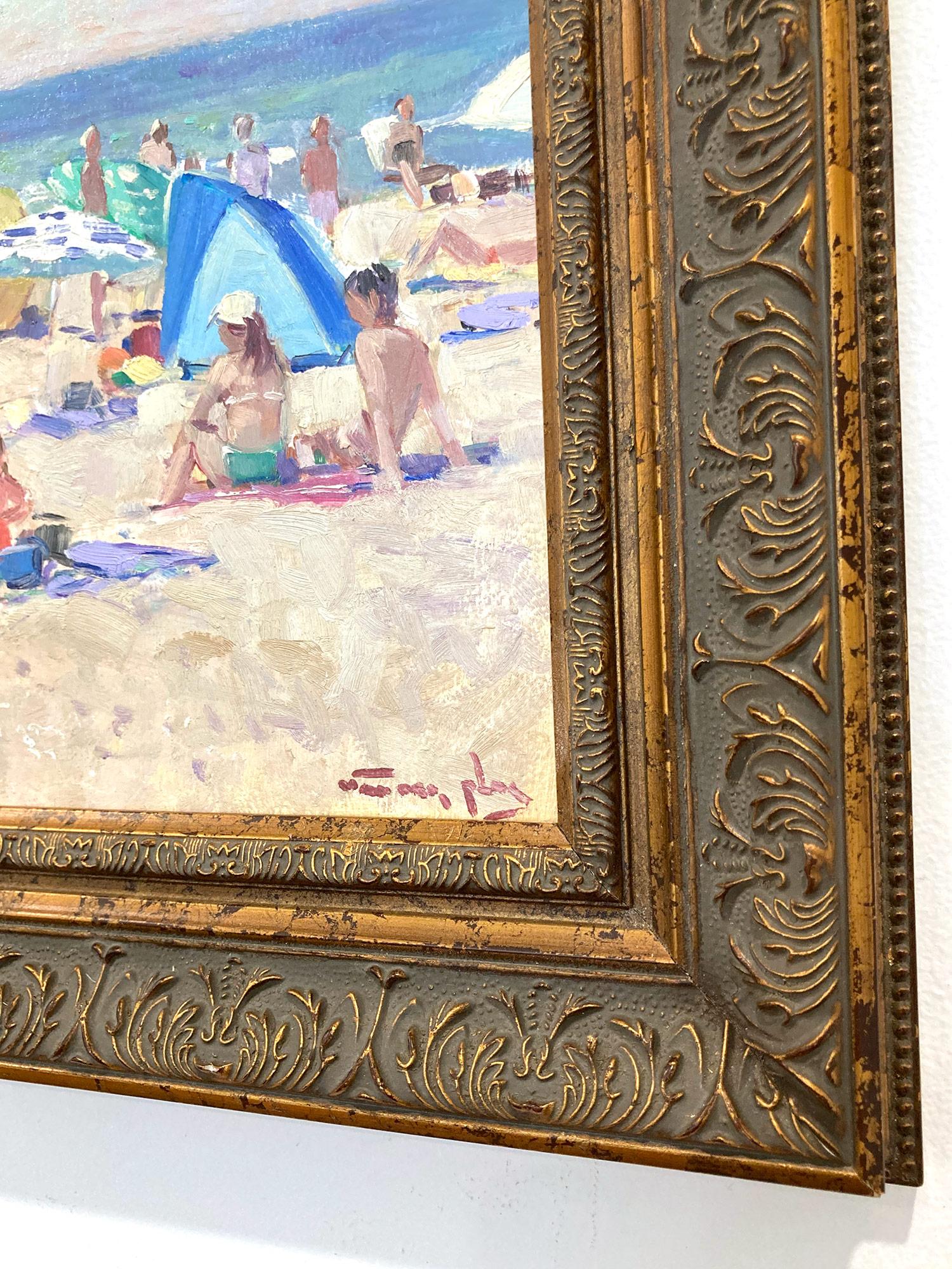 Peinture à l'huile « Journée d'été à la plage » avec des personnages, des parapluies et des bateaux en vente 7