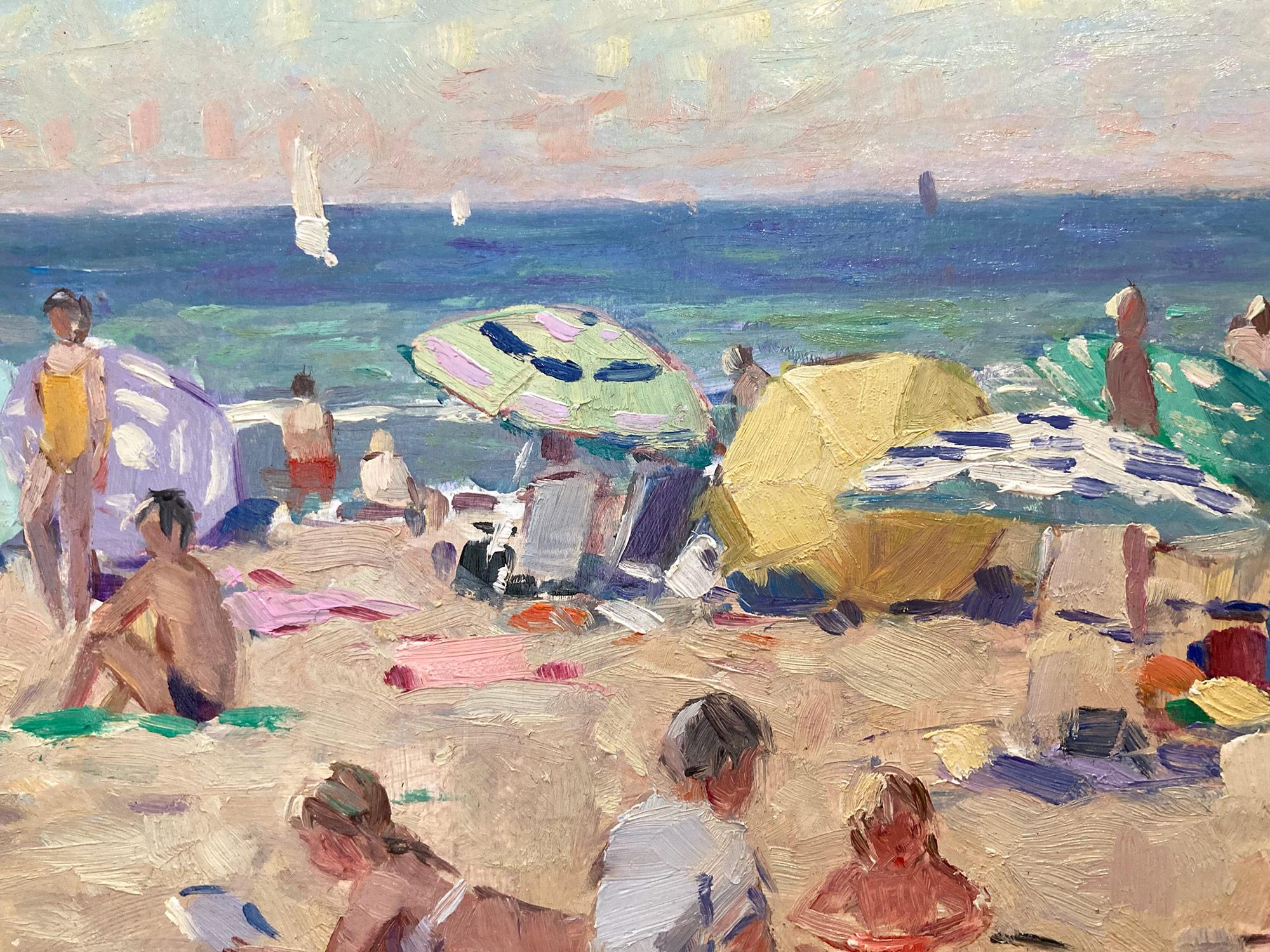 Peinture à l'huile « Journée d'été à la plage » avec des personnages, des parapluies et des bateaux en vente 1
