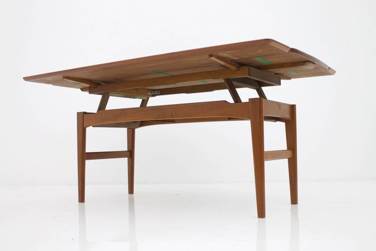 Scandinave moderne Table basse ou table à manger réglable Niels Bach en teck de Randers:: années 1960