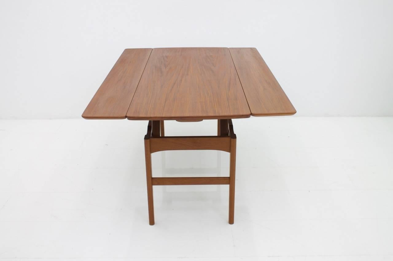 Niels Bach Adjustable Coffee or Dining Table in Teak by Randers, 1960s In Good Condition In Frankfurt / Dreieich, DE