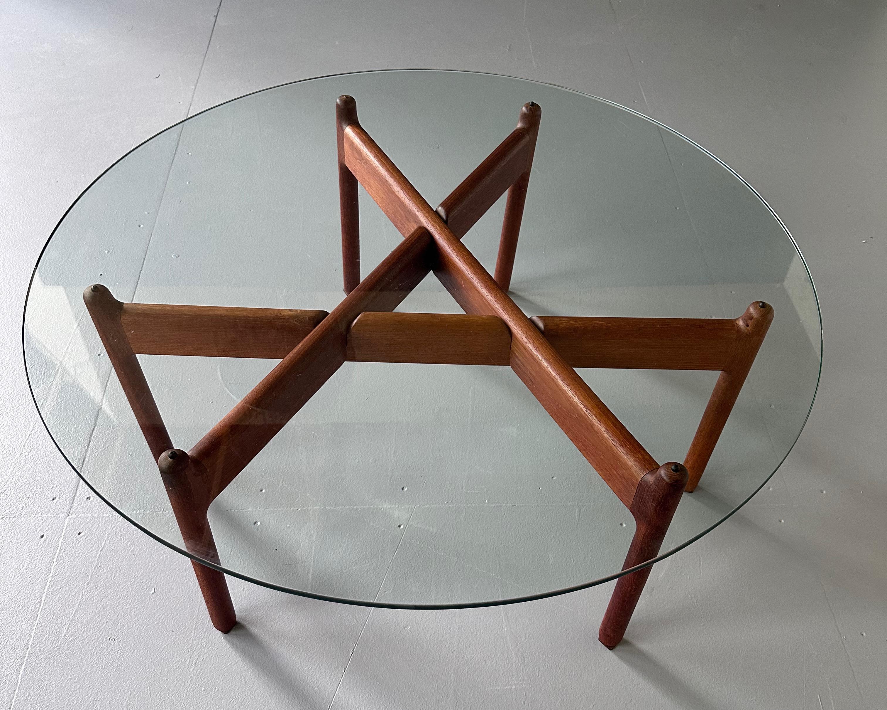 Mid-Century Modern Niels Bach Coffee/Cocktail Table in Teak Denmark 1960 Midcentury For Sale