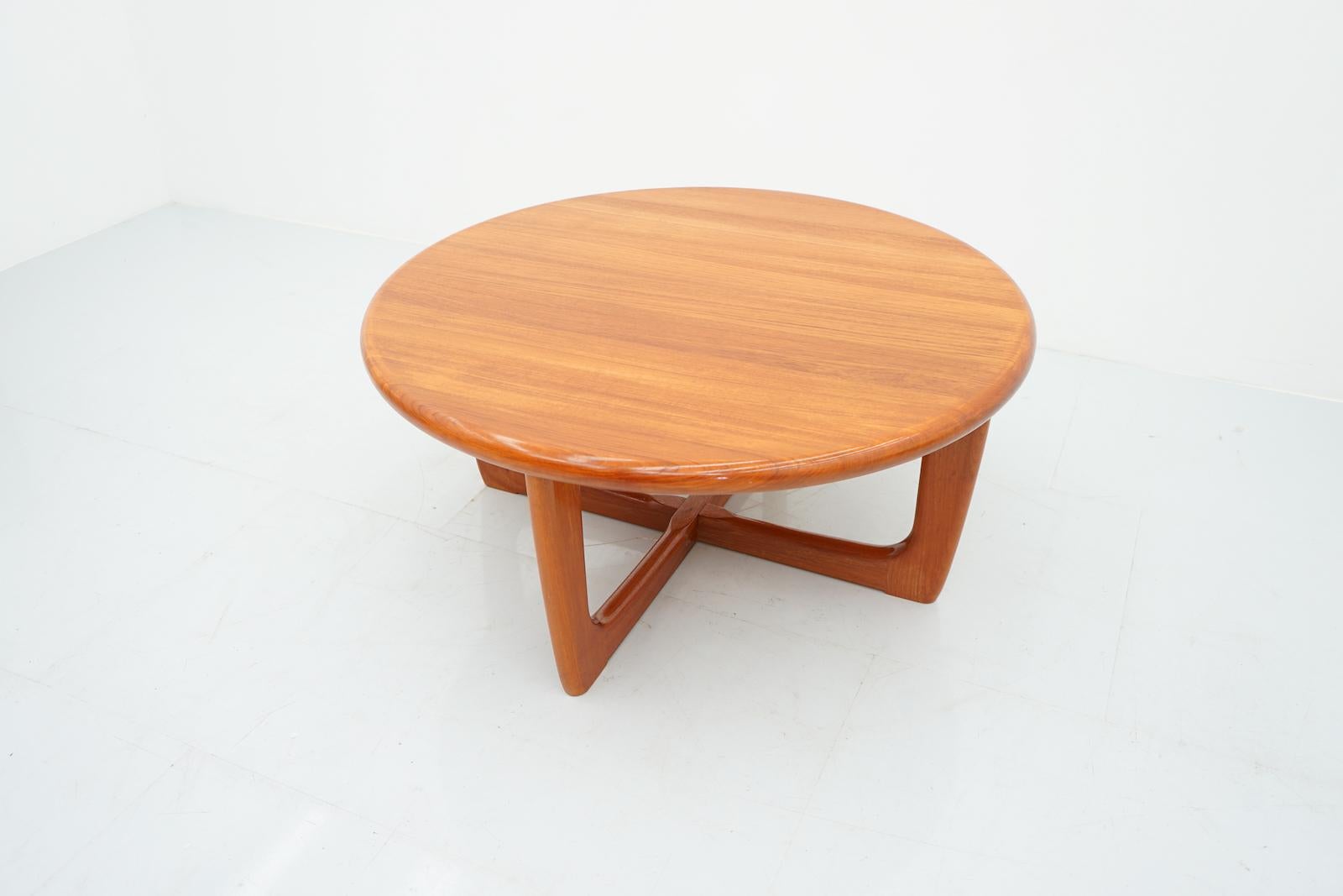 70s round coffee table