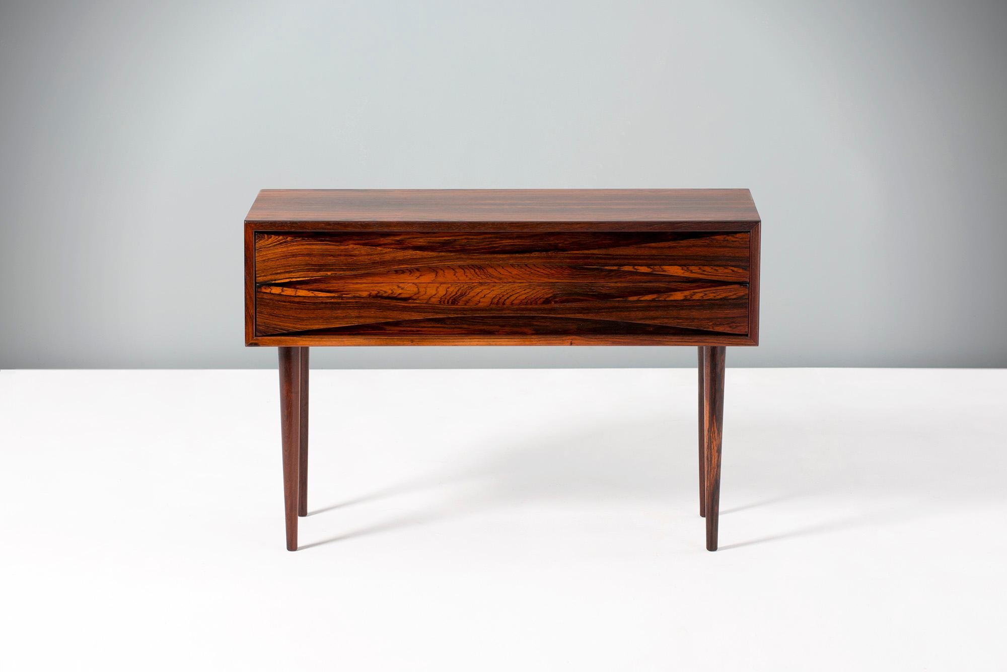 Niels Clausen

Rosewood bedside cabinet, circa 1960

Rosewood cabinet by Niels Clausen for NC Mobler, Odense, Denmark. Produced, circa 1960. Two drawers with scalloped pulls and solid tapered legs.
   