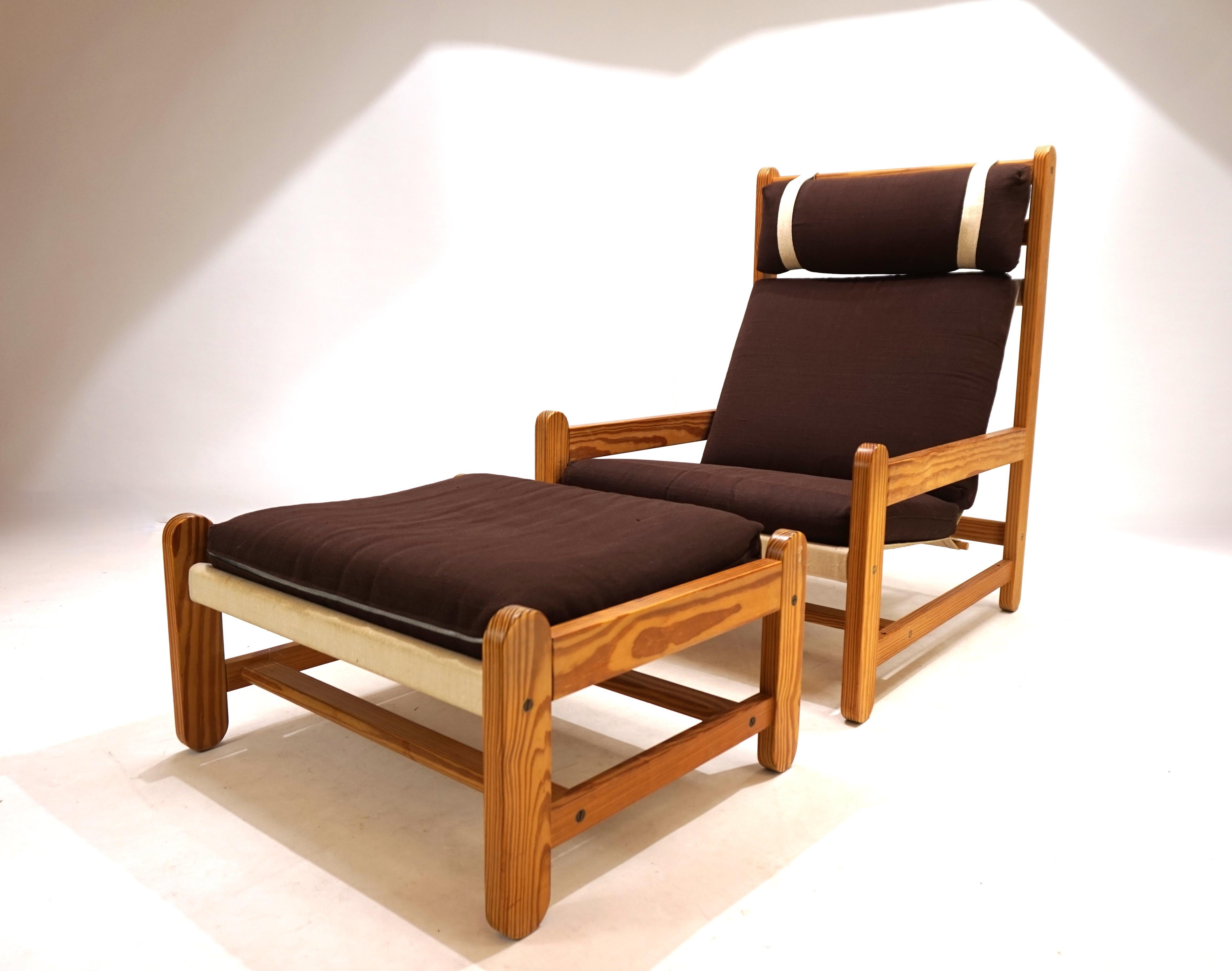 Pine Niels Eilersen lounge chair with Ottoman by Peter Ole Schionning, 1970 For Sale