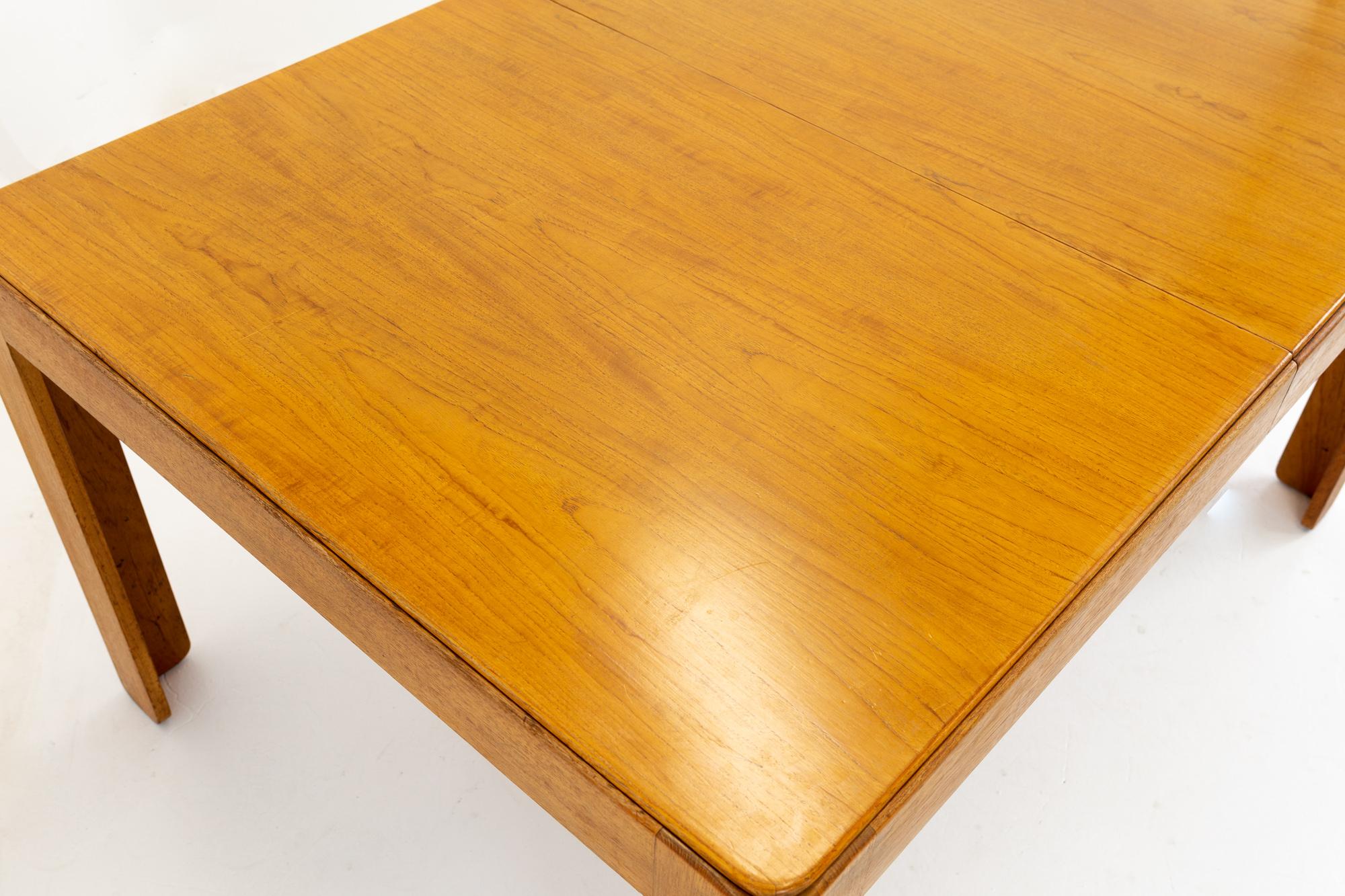 Niels Eilersen Mid Century Teak Expanding Dining Table In Good Condition In Countryside, IL