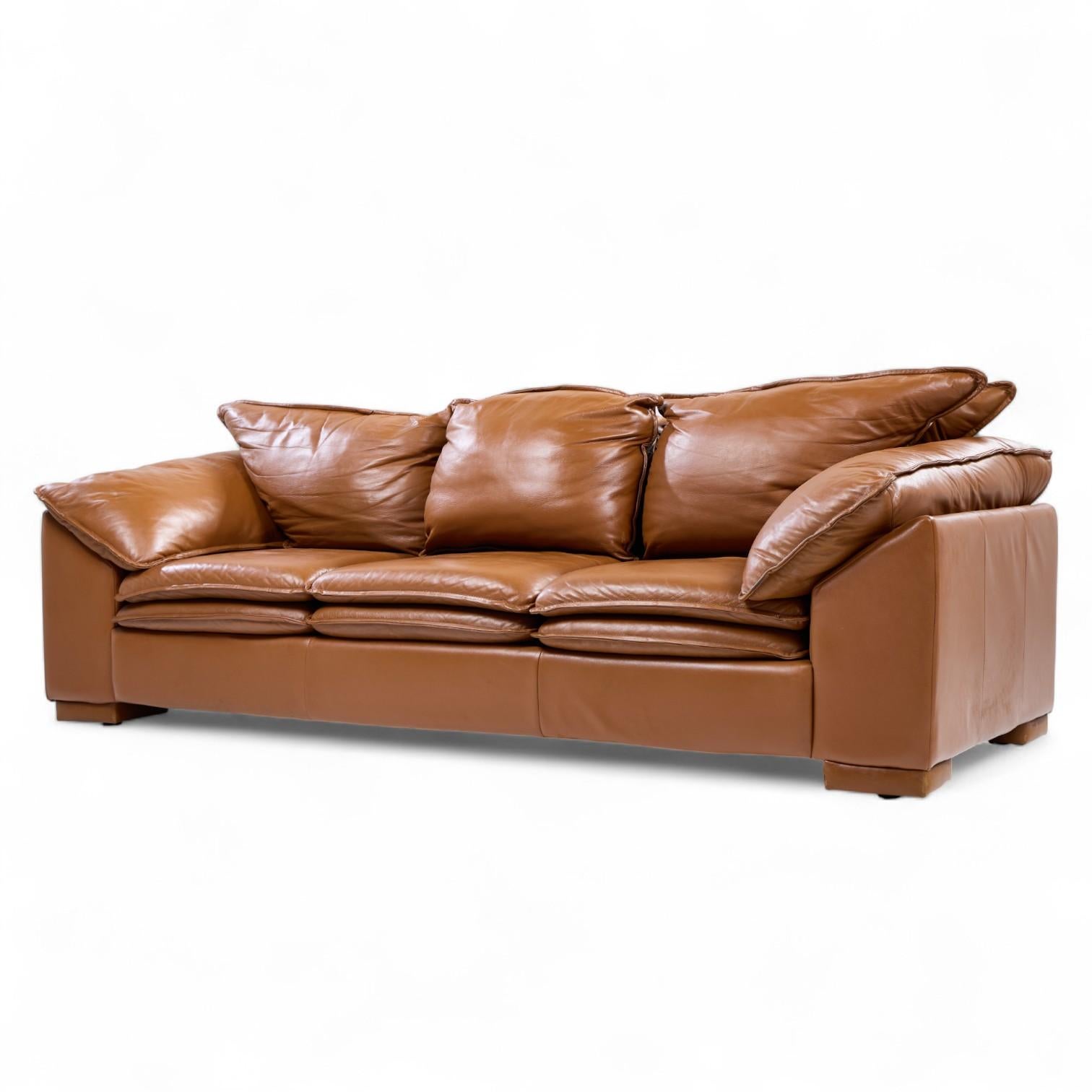 Niels Eilersen Monza Mid Century Danish Leather Three-Seat Sofa Moderno de mediados de siglo en venta
