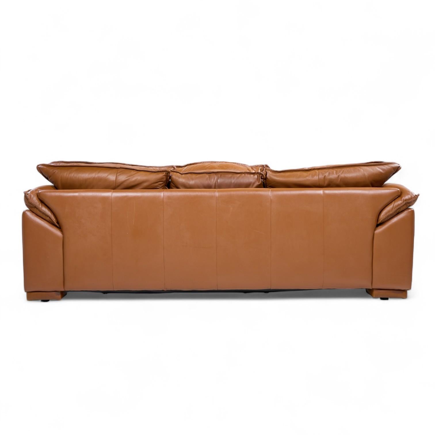 Niels Eilersen Monza Mid Century Danish Leather Three-Seat Sofa siglo XX en venta