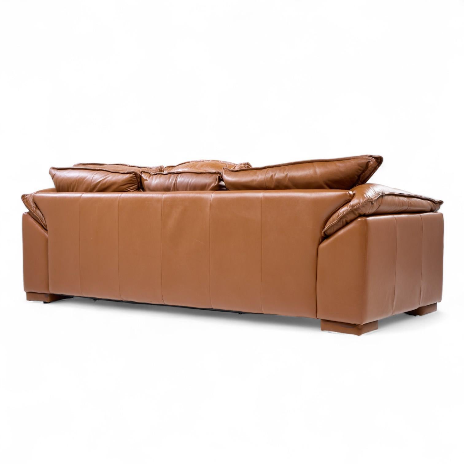 Niels Eilersen Monza Mid Century Danish Leather Three-Seat Sofa Cuero en venta