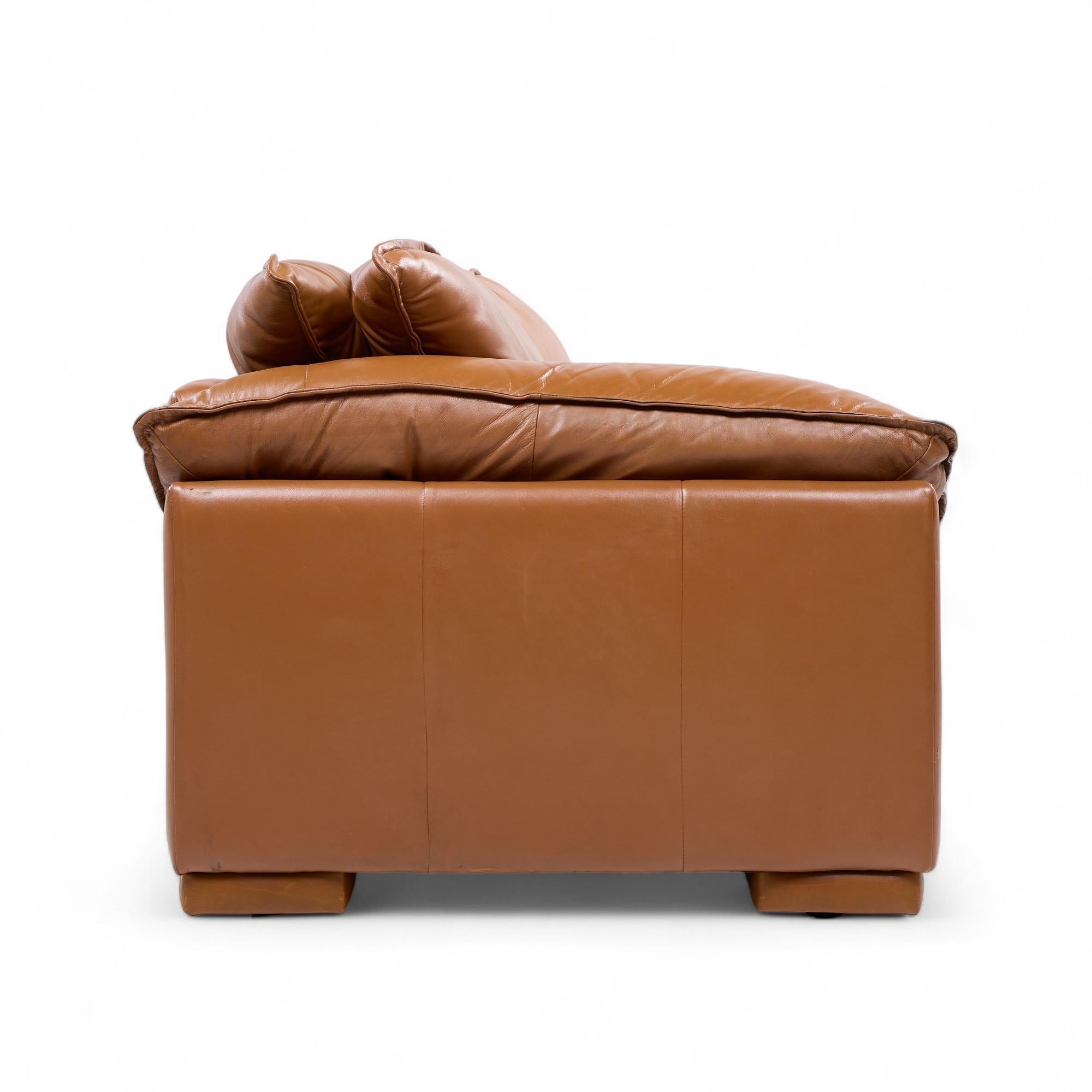 Niels Eilersen Monza Sofá loveseat danés de cuero de dos plazas de mediados de siglo siglo XX en venta