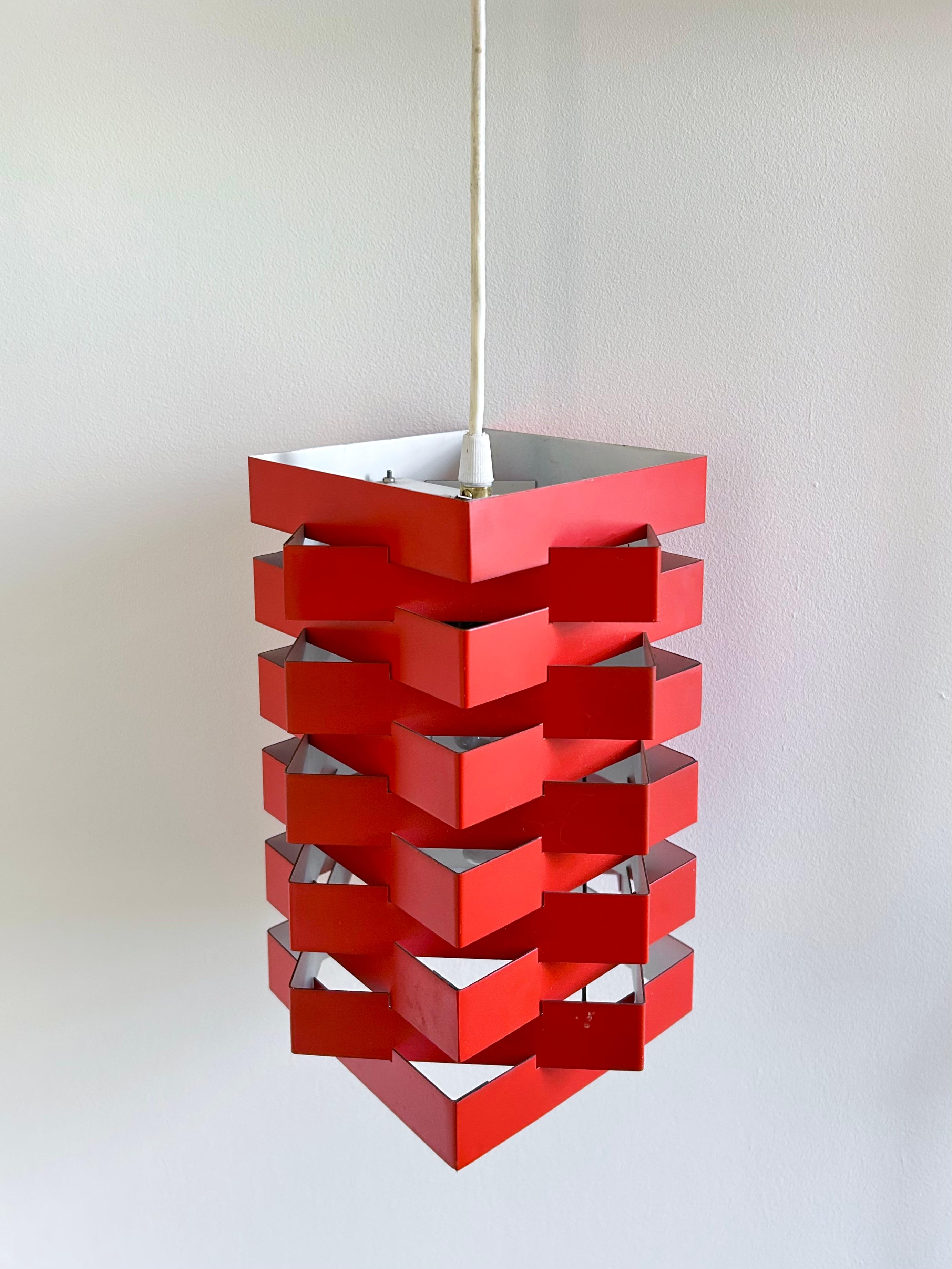 Teak I.C.A. Jensen e Hans Jensen, Lampada a parete a sospensione geometrica rossa, Danimarca anni '60 in vendita