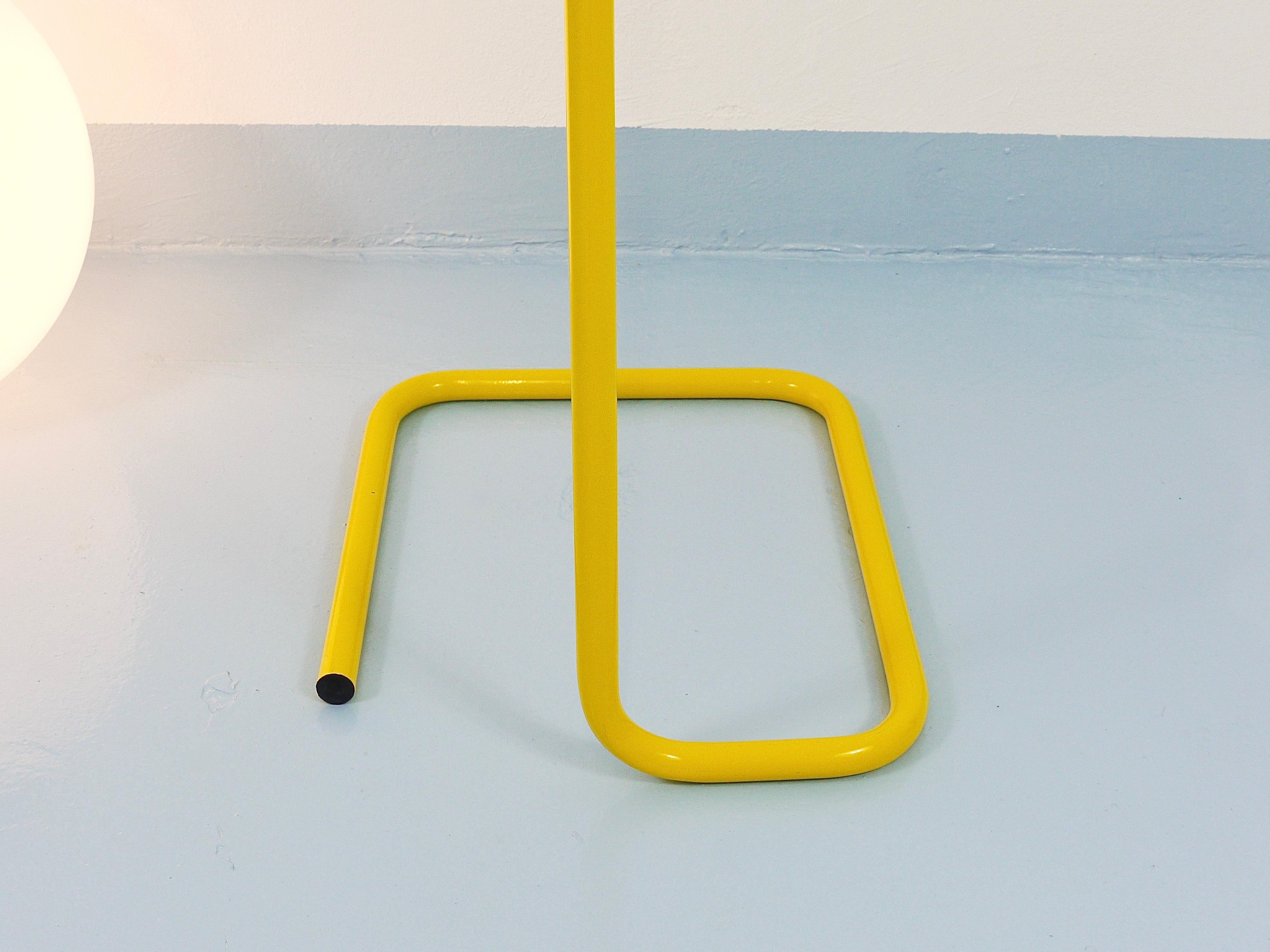 Valet de chambre / coiffeuse post-moderne jaune de Niels Gammelgaard, années 1980 en vente 2