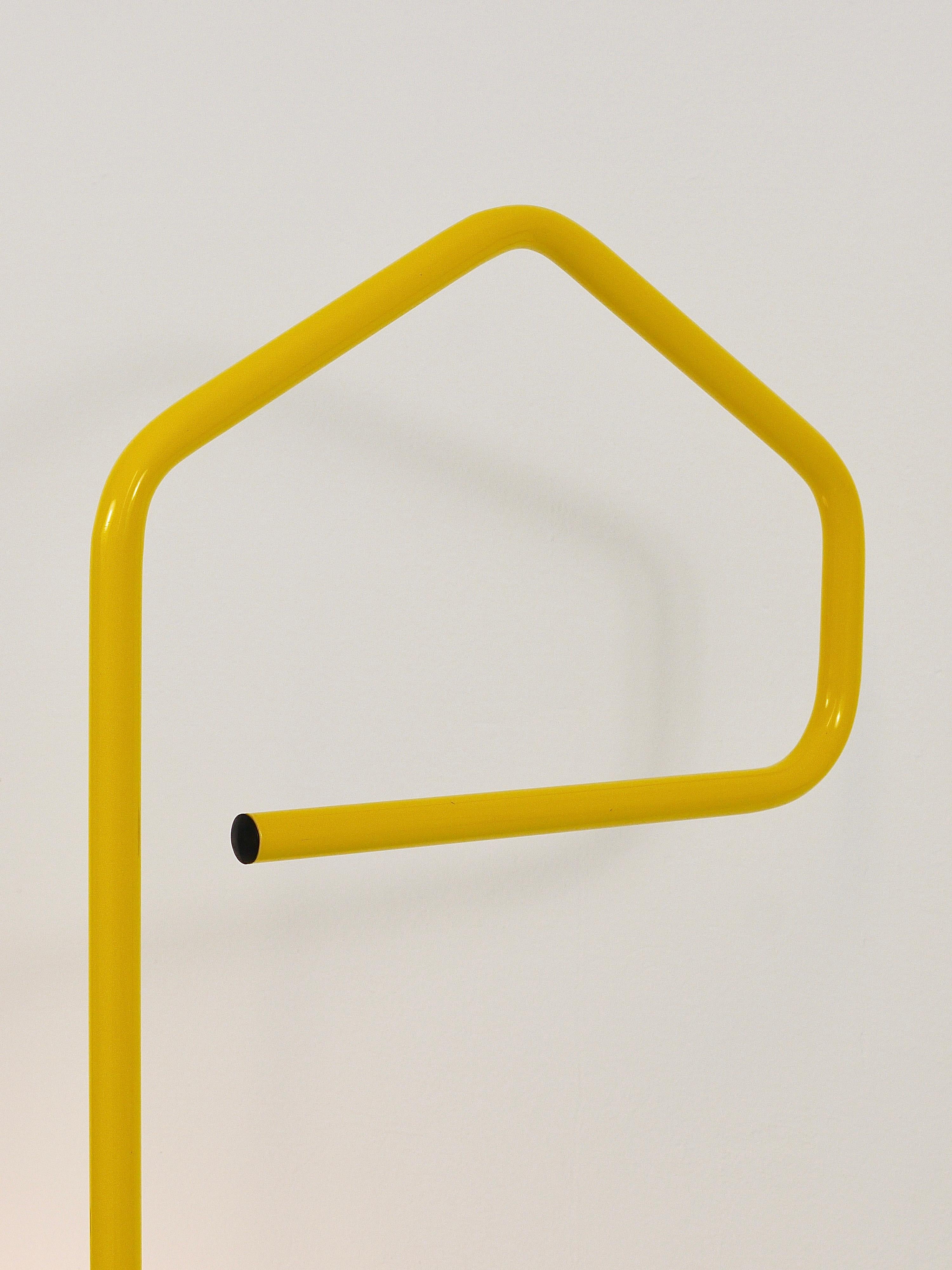 Valet de chambre / coiffeuse post-moderne jaune de Niels Gammelgaard, années 1980 en vente 3