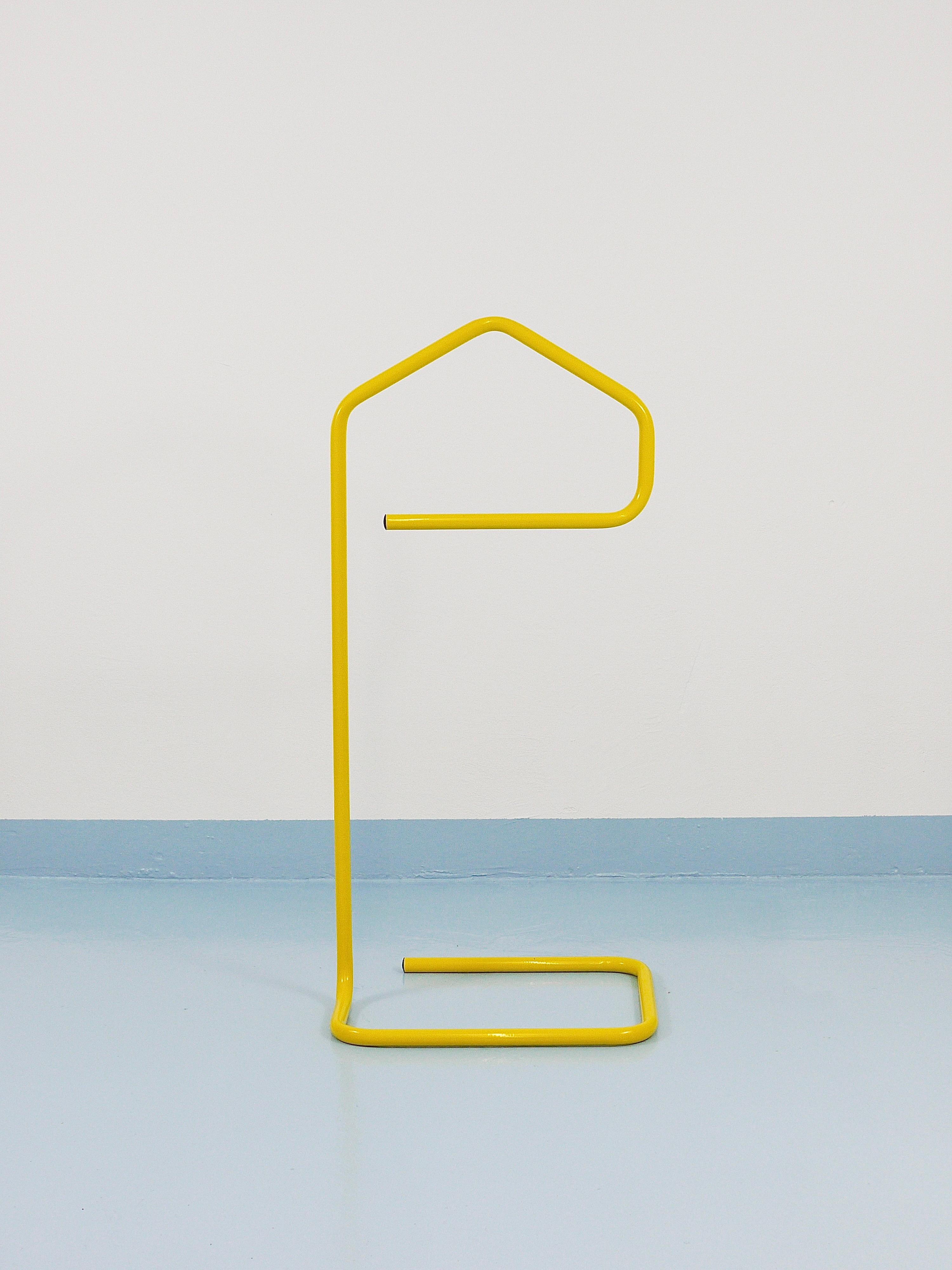 Valet de chambre / coiffeuse post-moderne jaune de Niels Gammelgaard, années 1980 en vente 4