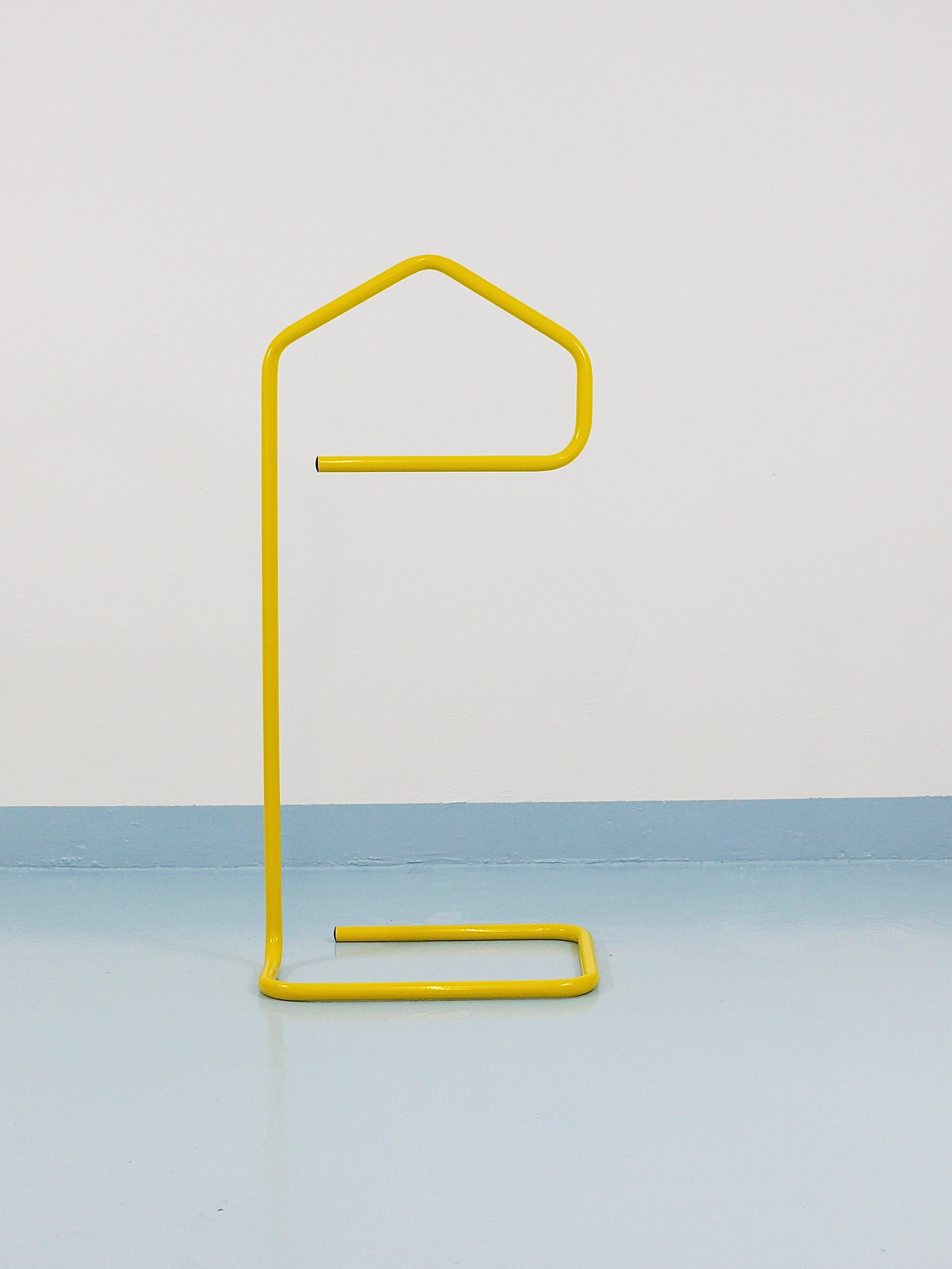 Valet de chambre / coiffeuse post-moderne jaune de Niels Gammelgaard, années 1980 en vente 5