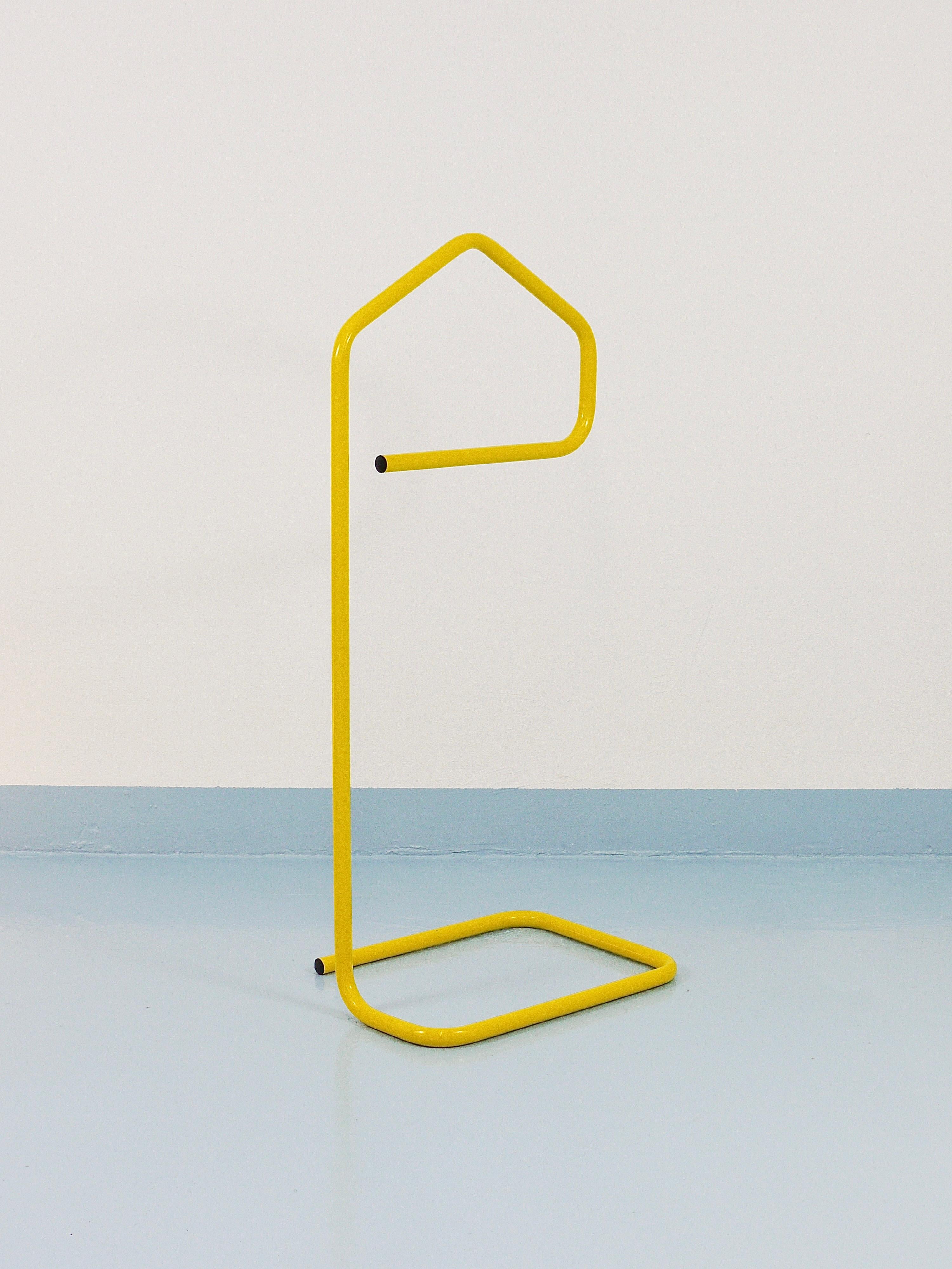 Valet de chambre / coiffeuse post-moderne jaune de Niels Gammelgaard, années 1980 en vente 7