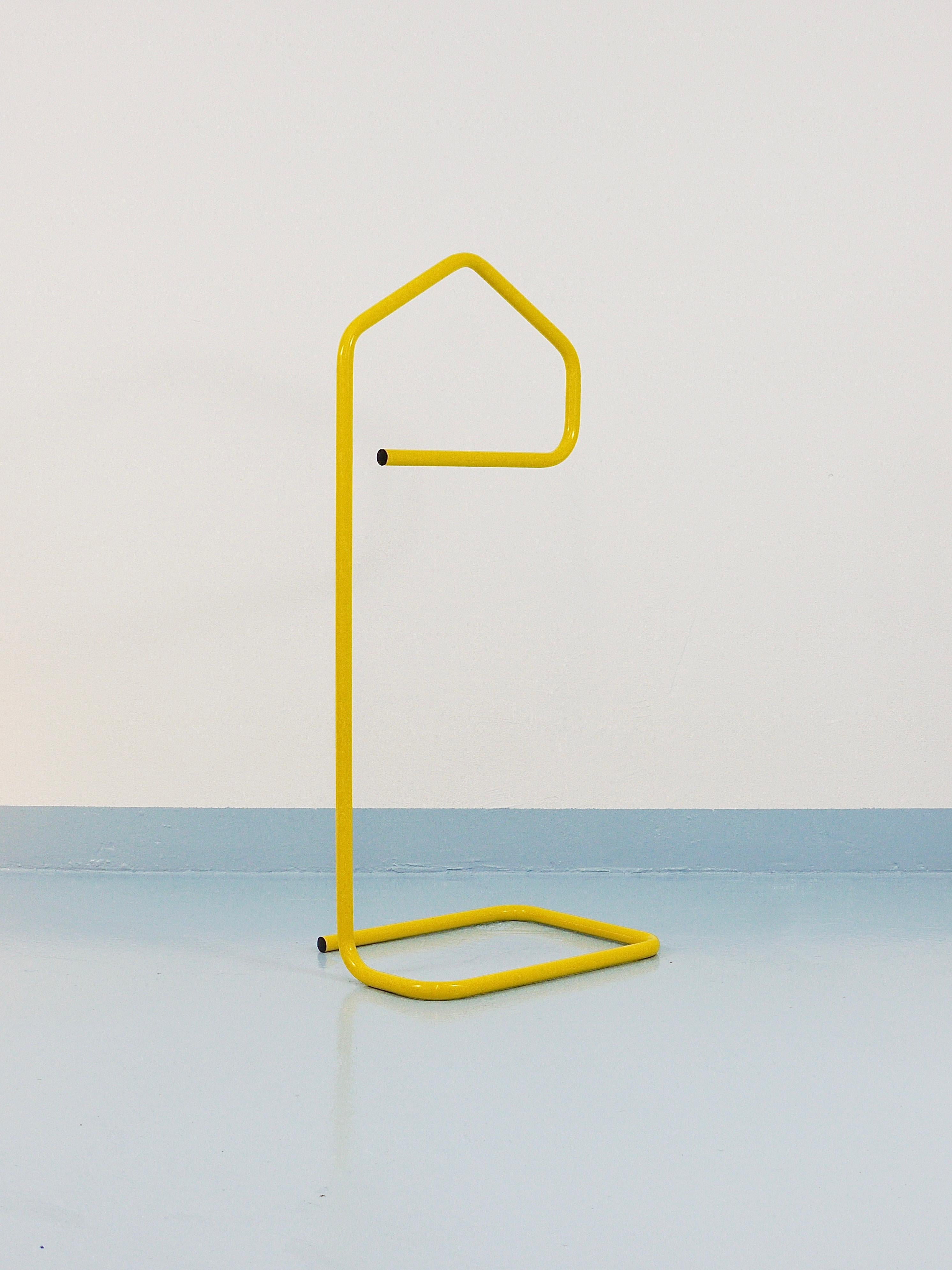 Valet de chambre / coiffeuse post-moderne jaune de Niels Gammelgaard, années 1980 en vente 8