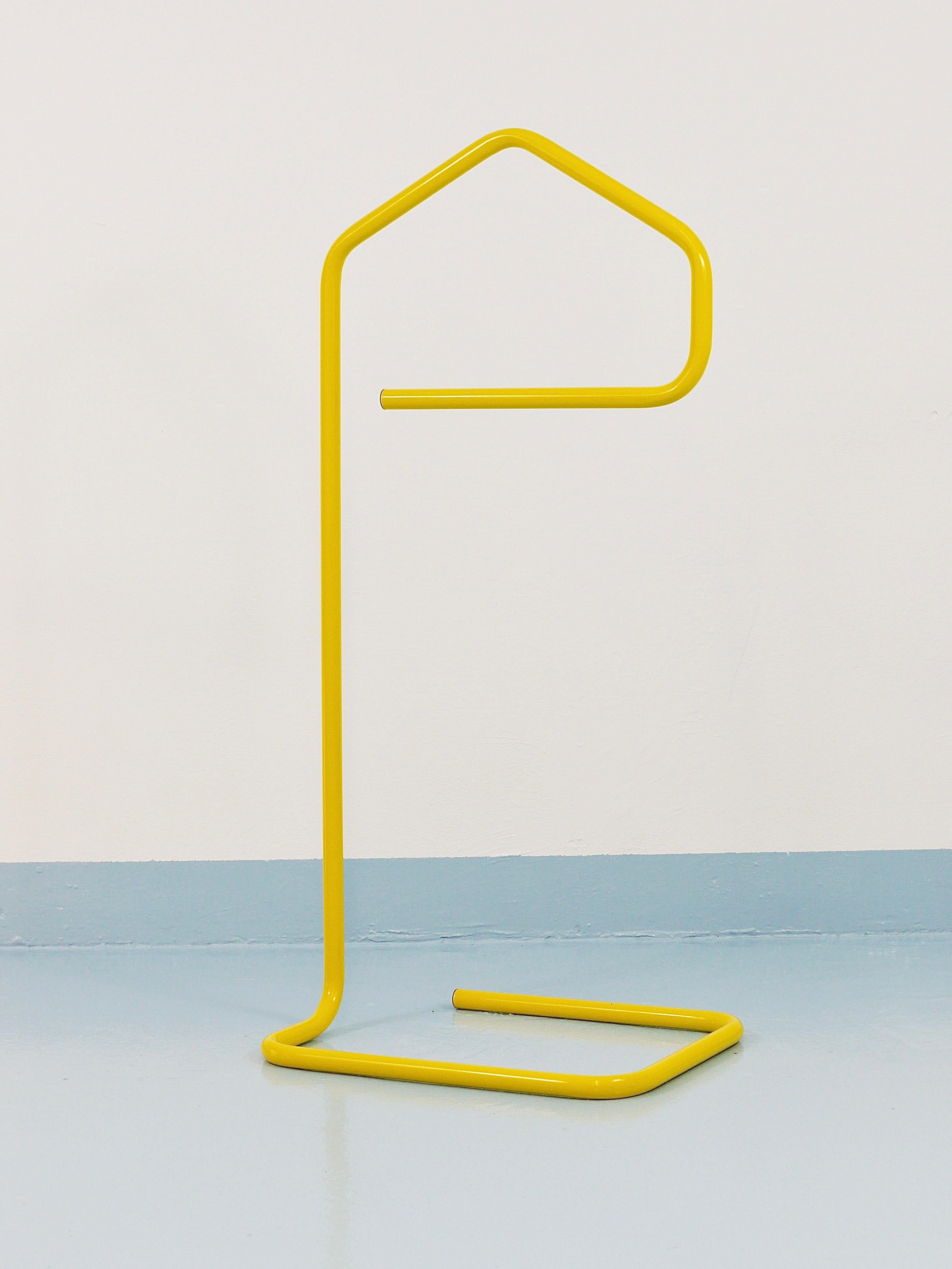 Valet de chambre / coiffeuse post-moderne jaune de Niels Gammelgaard, années 1980 en vente 9