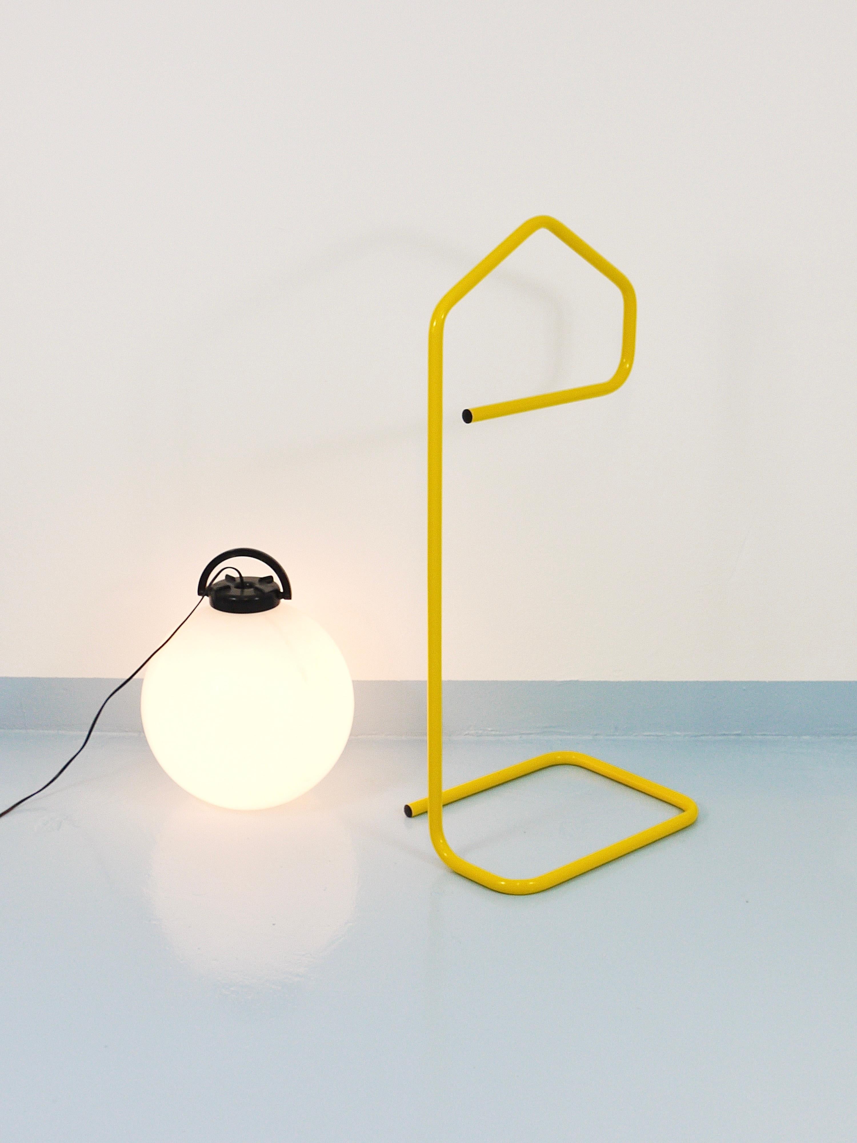 Suédois Valet de chambre / coiffeuse post-moderne jaune de Niels Gammelgaard, années 1980 en vente