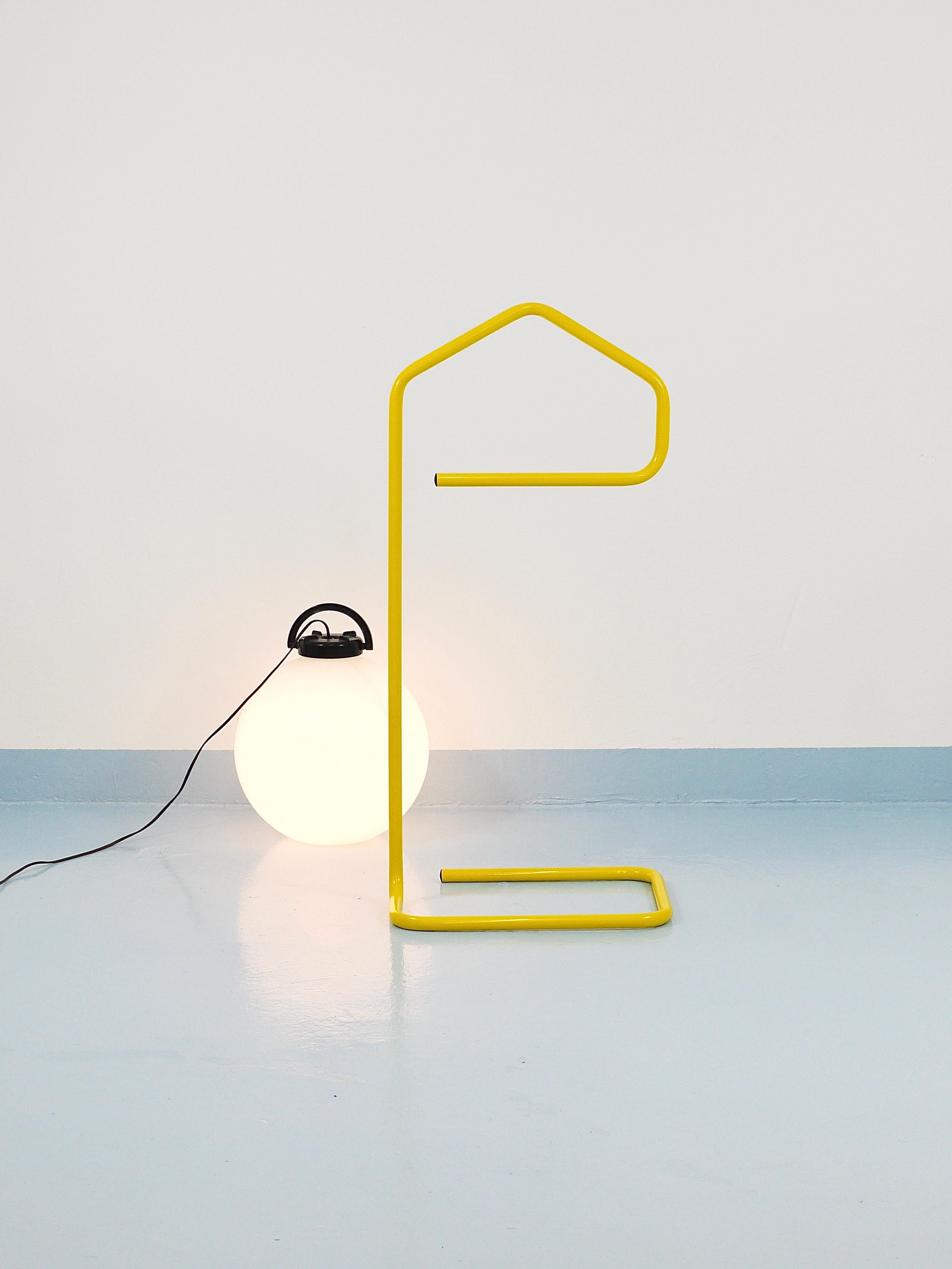 Valet de chambre / coiffeuse post-moderne jaune de Niels Gammelgaard, années 1980 Bon état - En vente à Vienna, AT