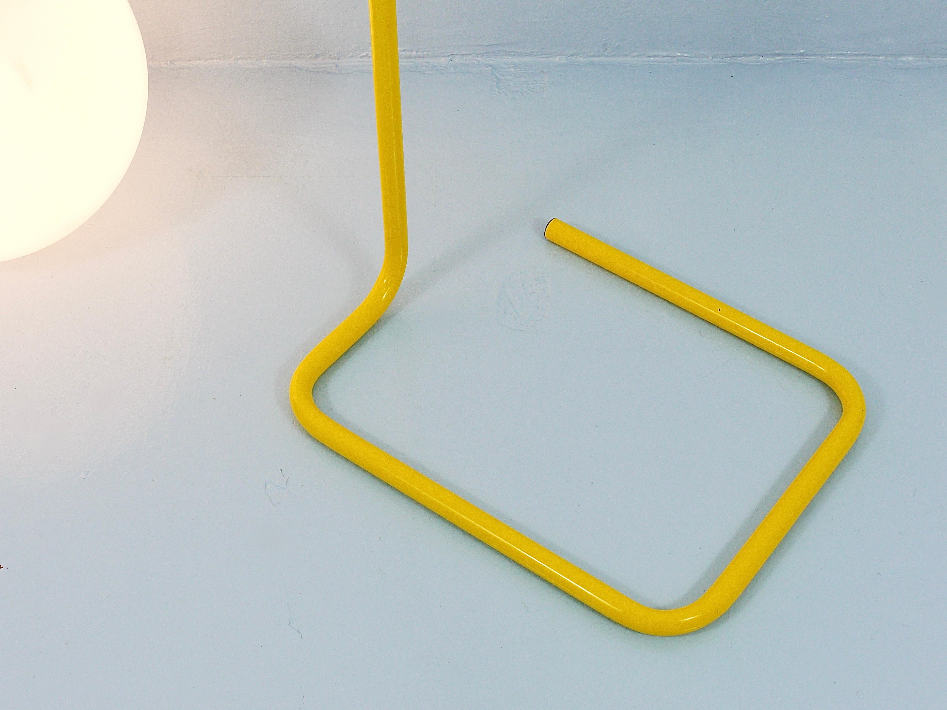 Métal Valet de chambre / coiffeuse post-moderne jaune de Niels Gammelgaard, années 1980 en vente