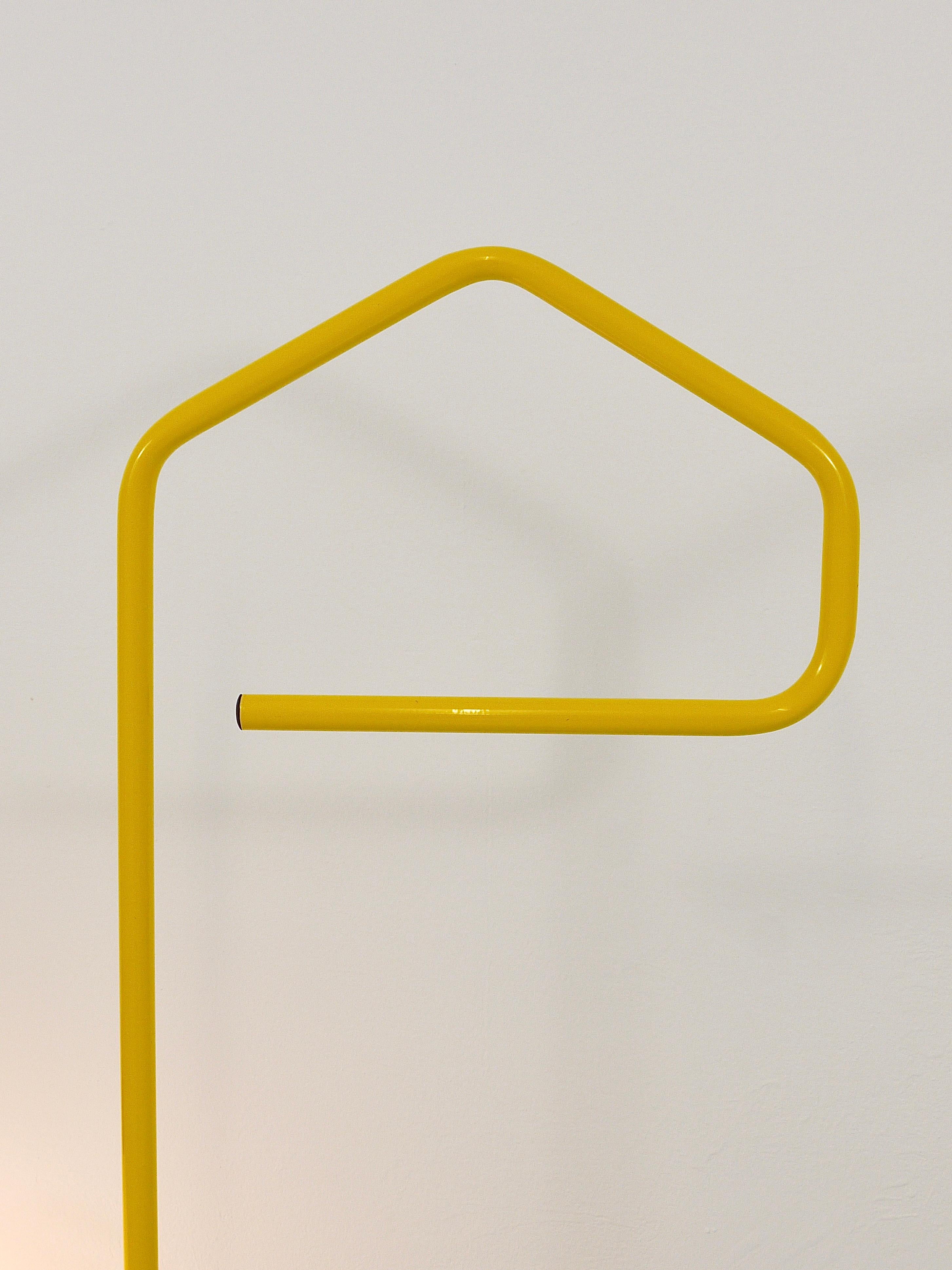 Valet de chambre / coiffeuse post-moderne jaune de Niels Gammelgaard, années 1980 en vente 1