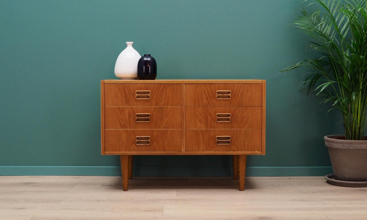 Scandinavian chest of drawers from the 1960s-1970s. Danish design - Minimalist, practical form. Niels J. Thorso's project. Surface of the furniture finished with teak veneer. Furniture with six drawers. Maintained in good condition (minor bruises