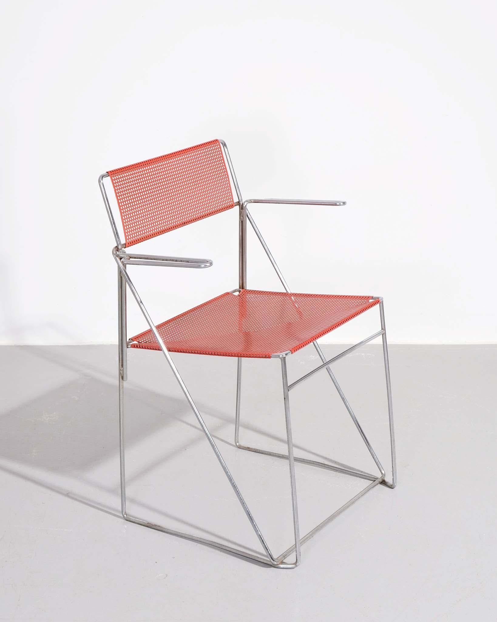 Fine XX secolo Niels Jørgen Haugesen Set di 4 sedie da pranzo in metallo Prodotto da Hybodan A/S in vendita