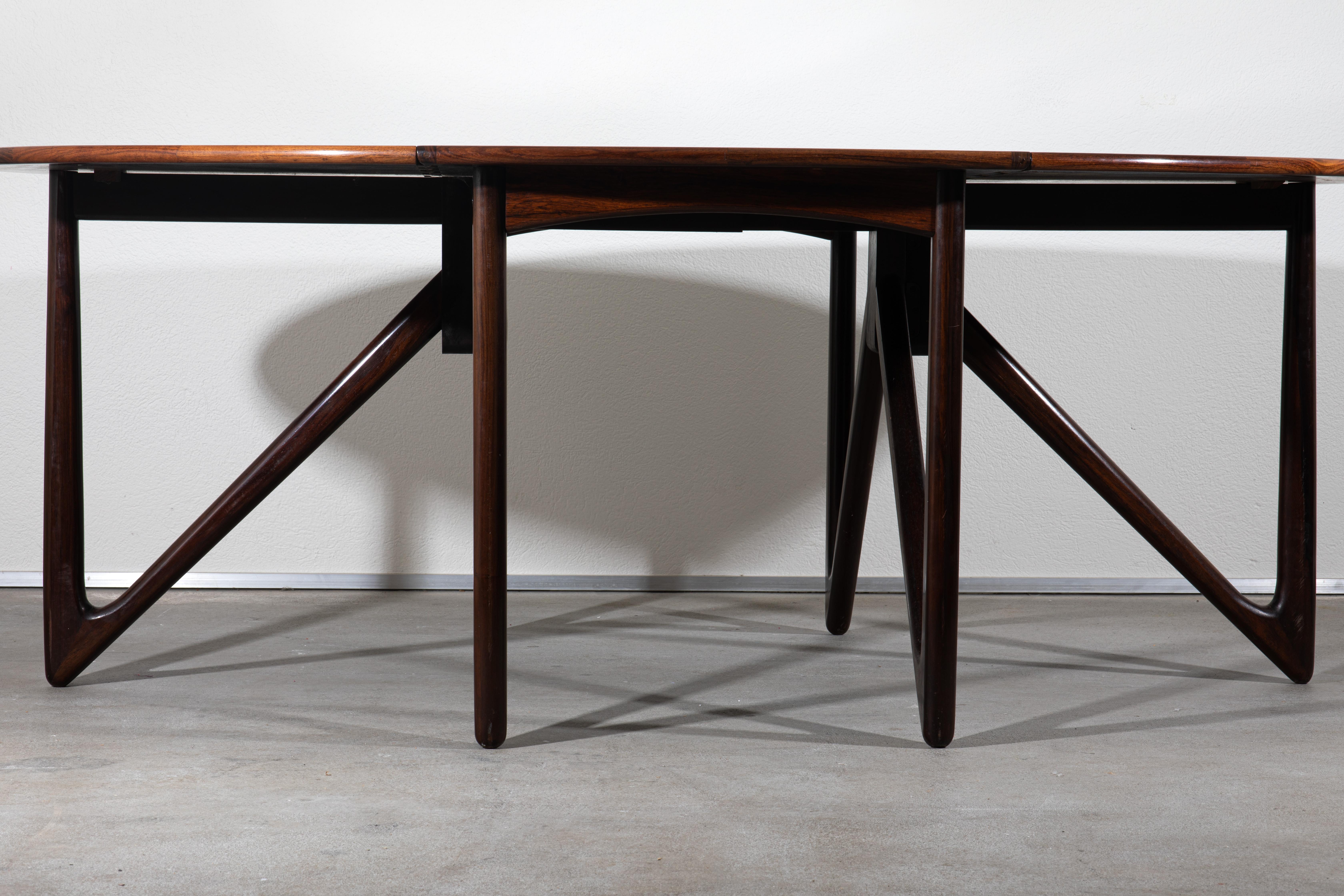 Niels Koefoed Oval-Klap dining table In Good Condition For Sale In Collonge-Bellerive, GE